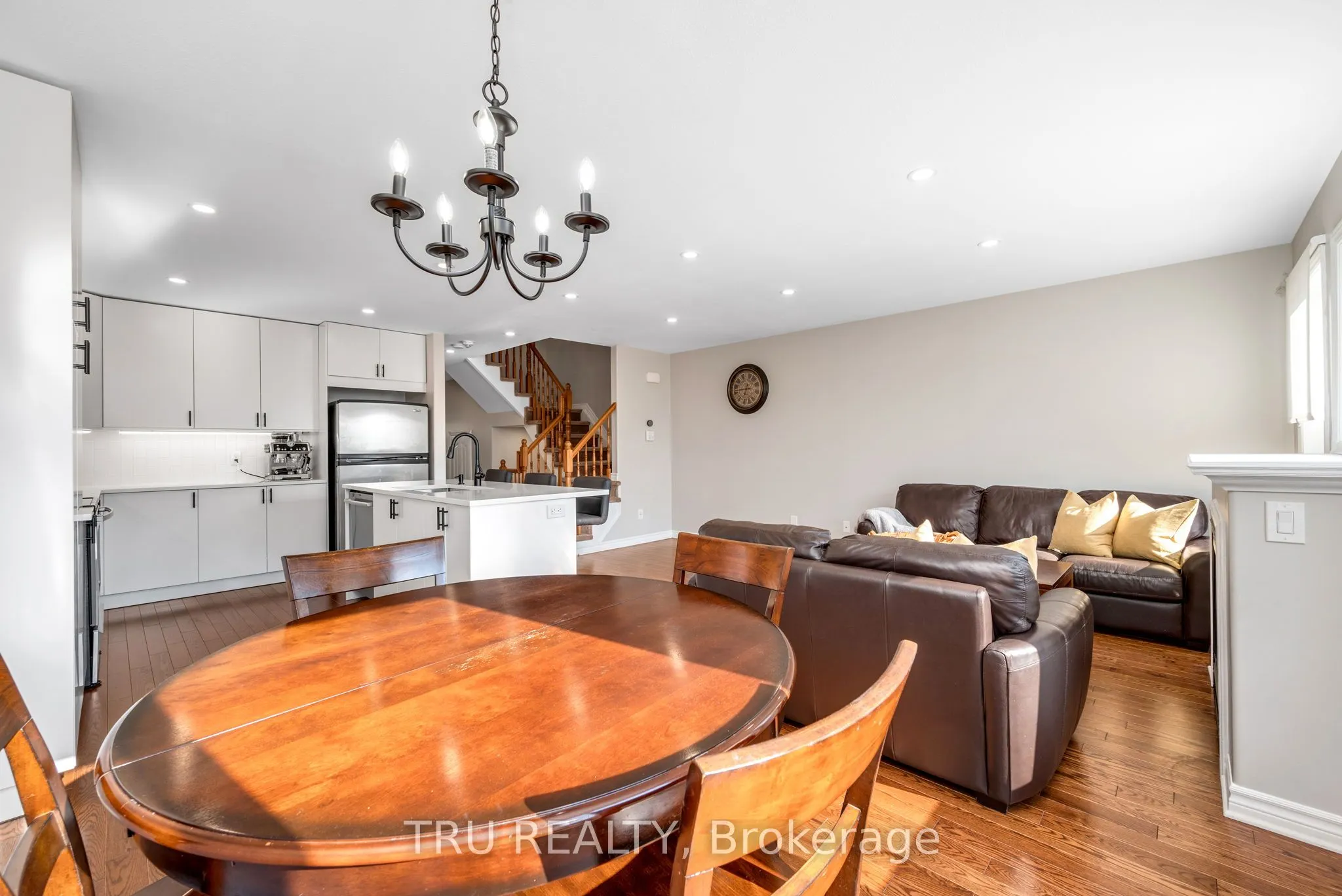 960 Linaria Walk