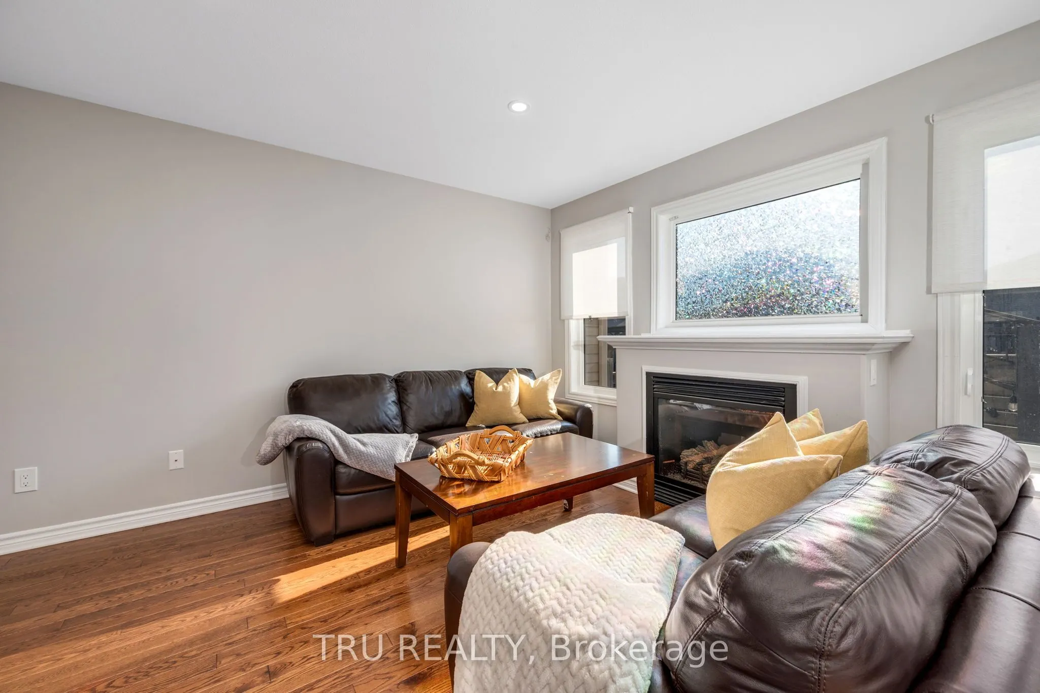 960 Linaria Walk