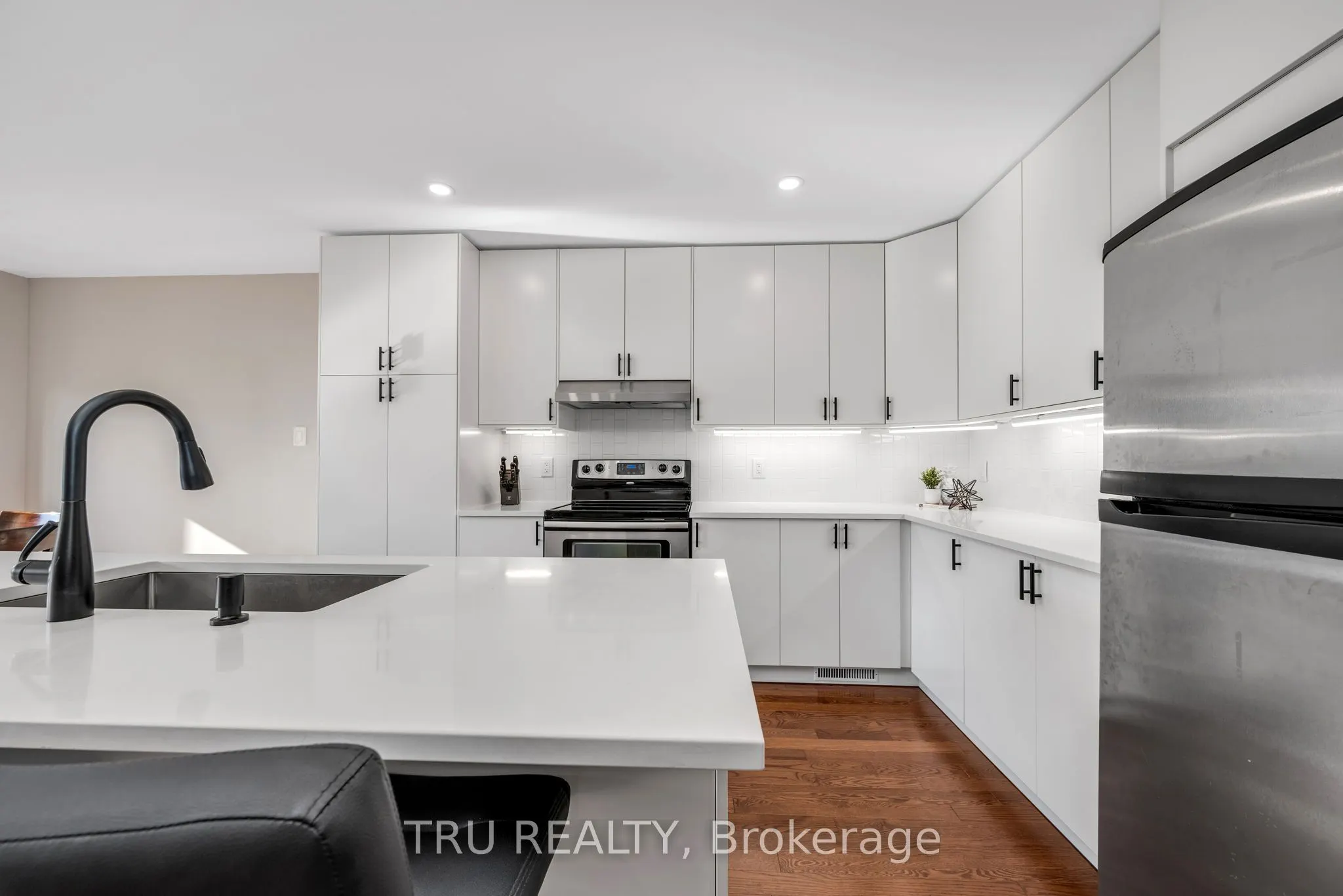 960 Linaria Walk