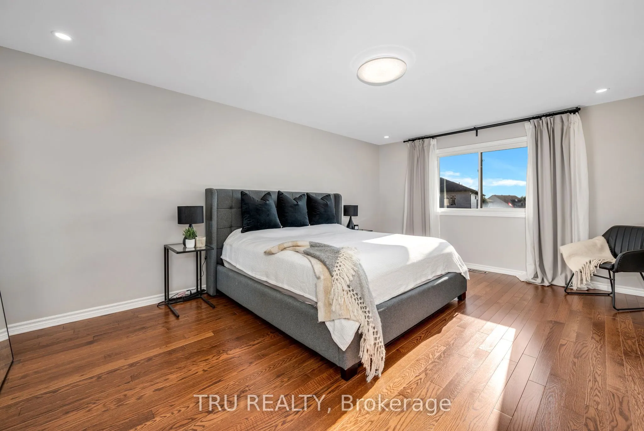 960 Linaria Walk