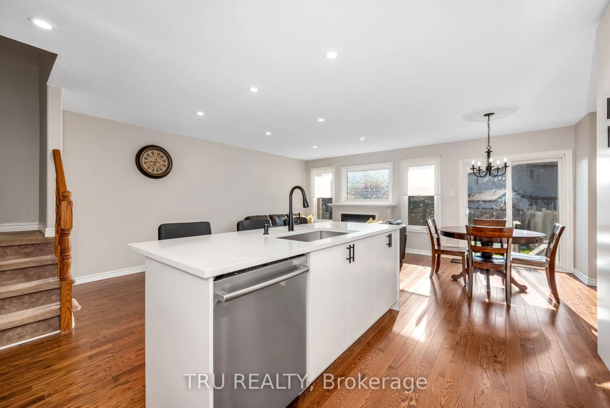 960 Linaria Walk