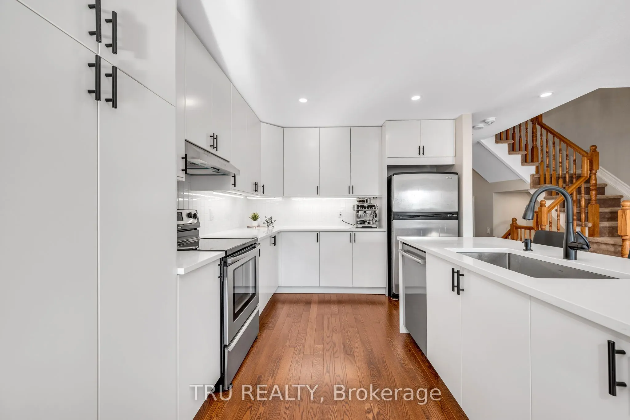 960 Linaria Walk