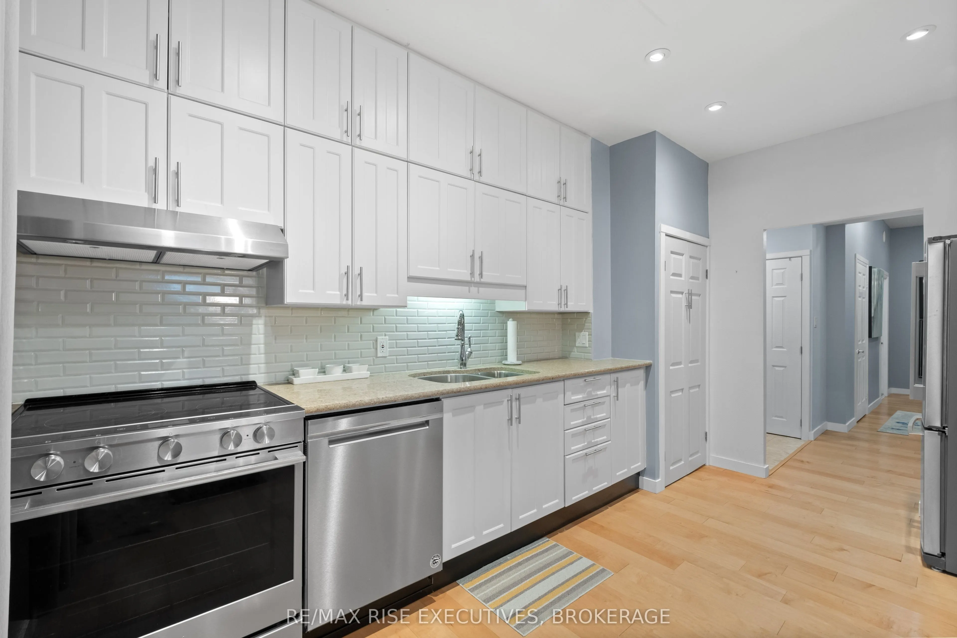 1000 KING Street W, #102