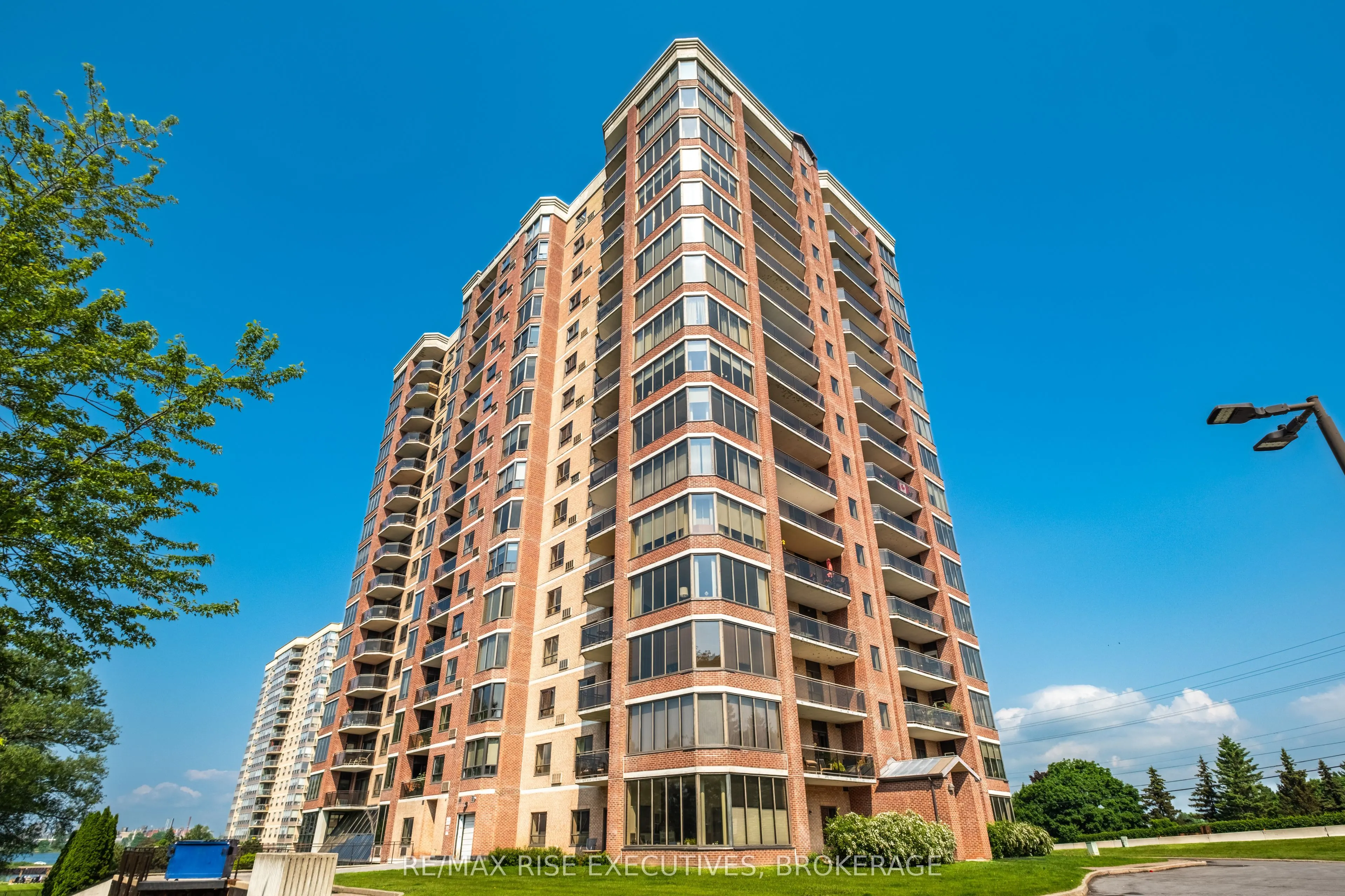 1000 KING Street W, #102