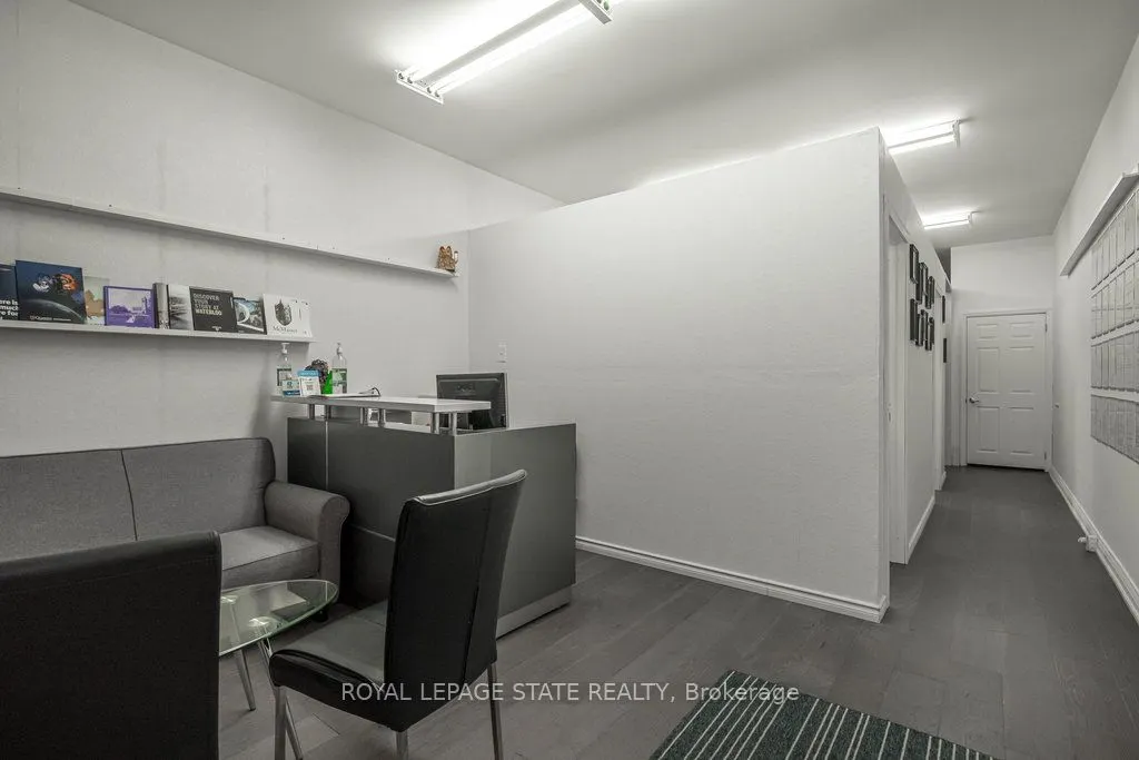 850-858 King Street W