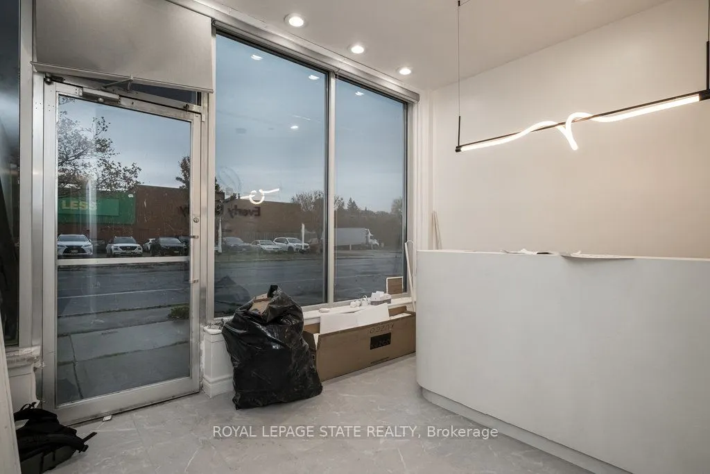 850-858 King Street W