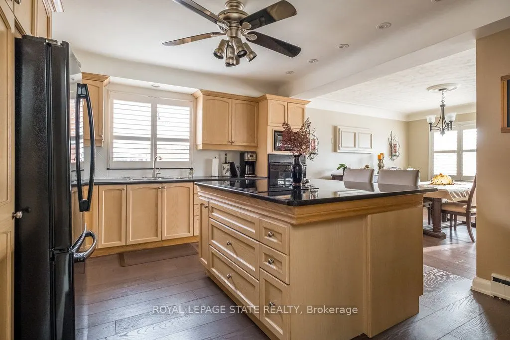 850-858 King Street W