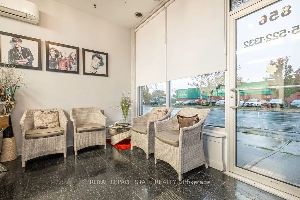 850-858 King Street W