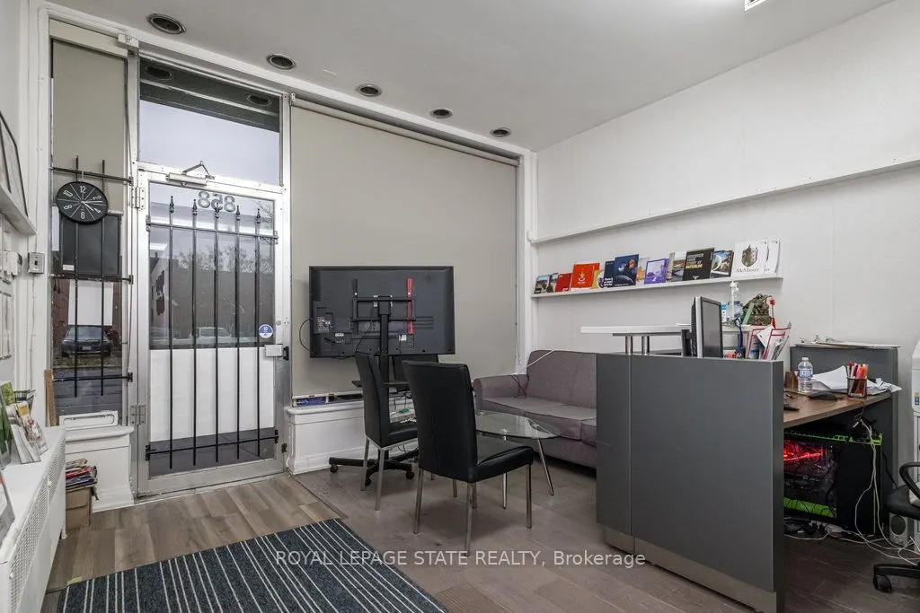 850-858 King Street W