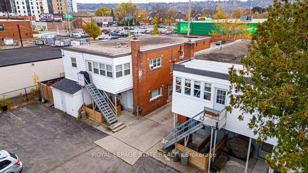 850-858 King Street W