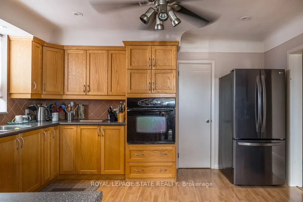 850-858 King Street W