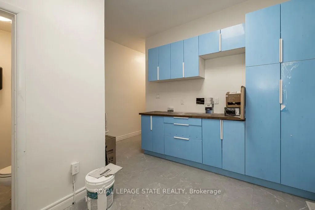 850-858 King Street W