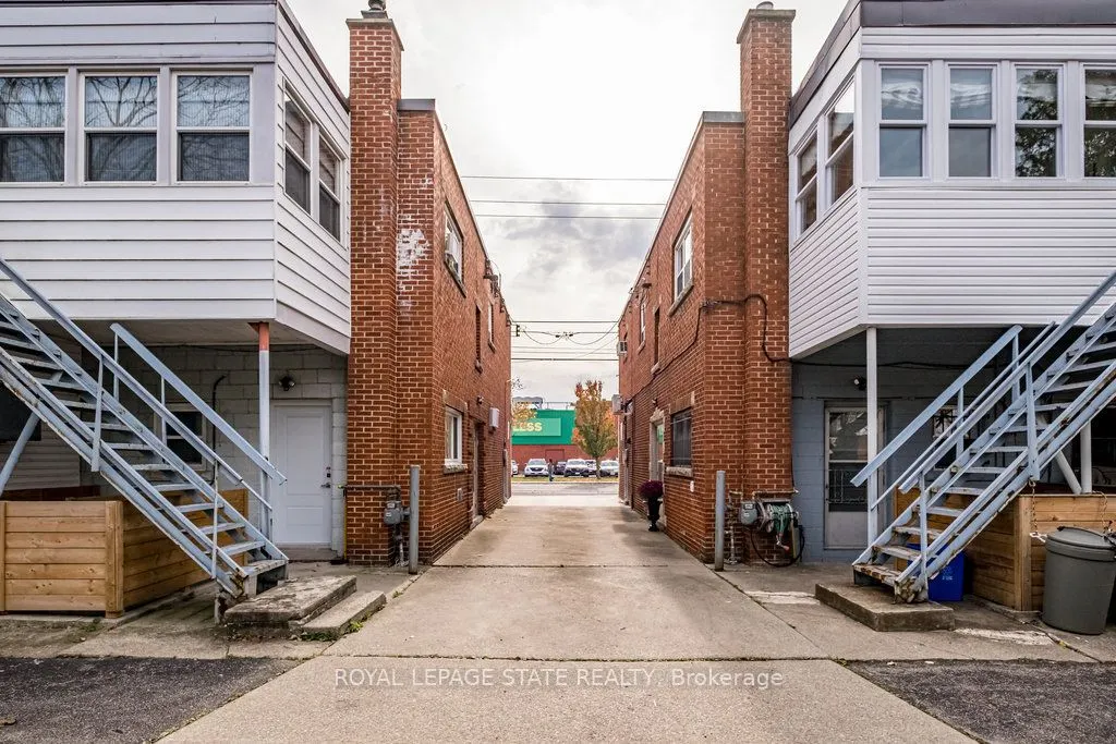 850-858 King Street W