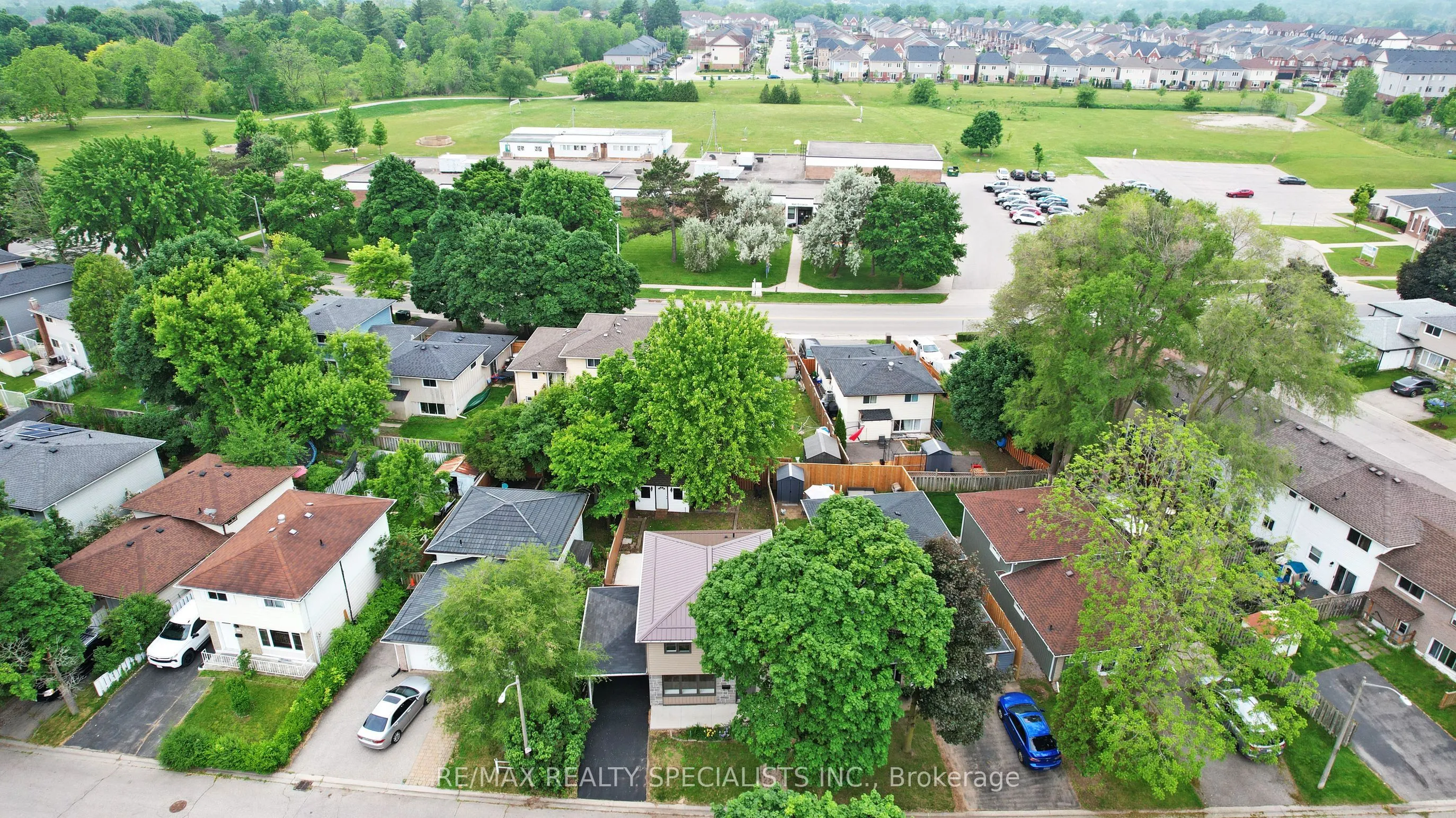 410 Pinetree Crescent