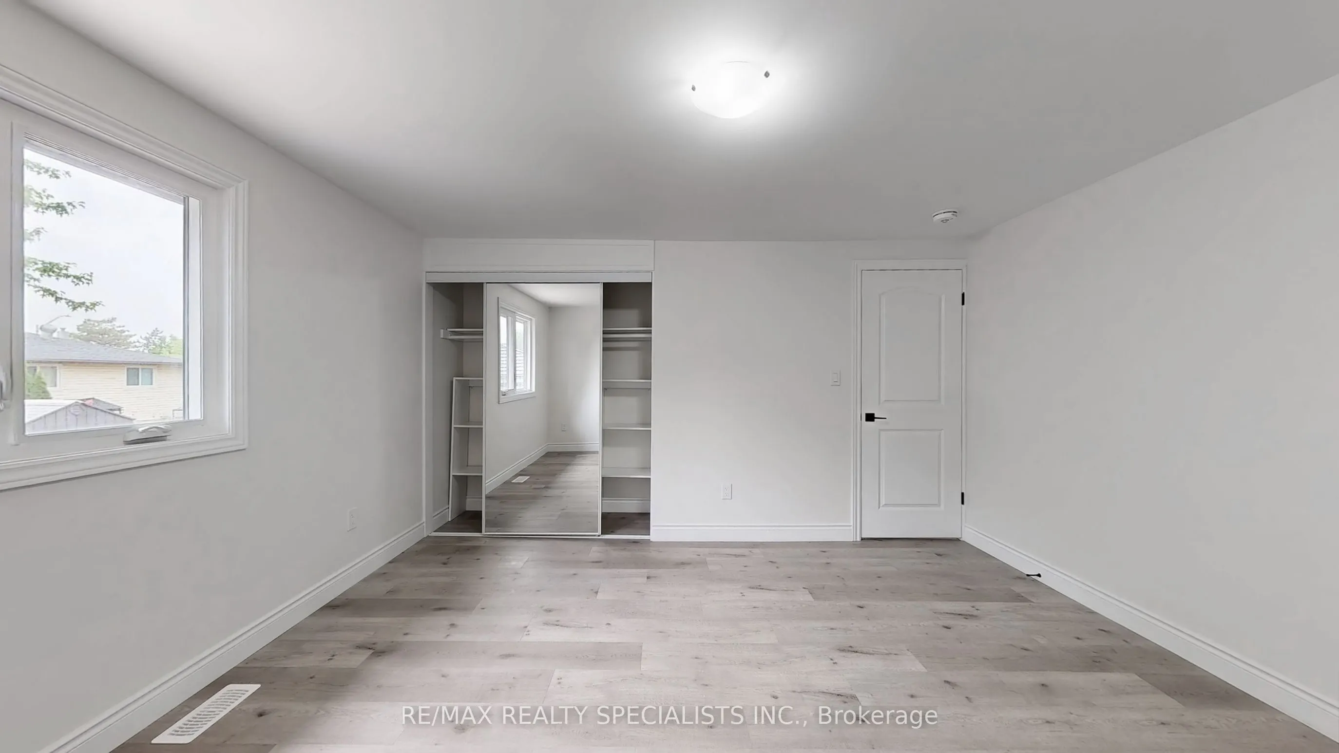 410 Pinetree Crescent