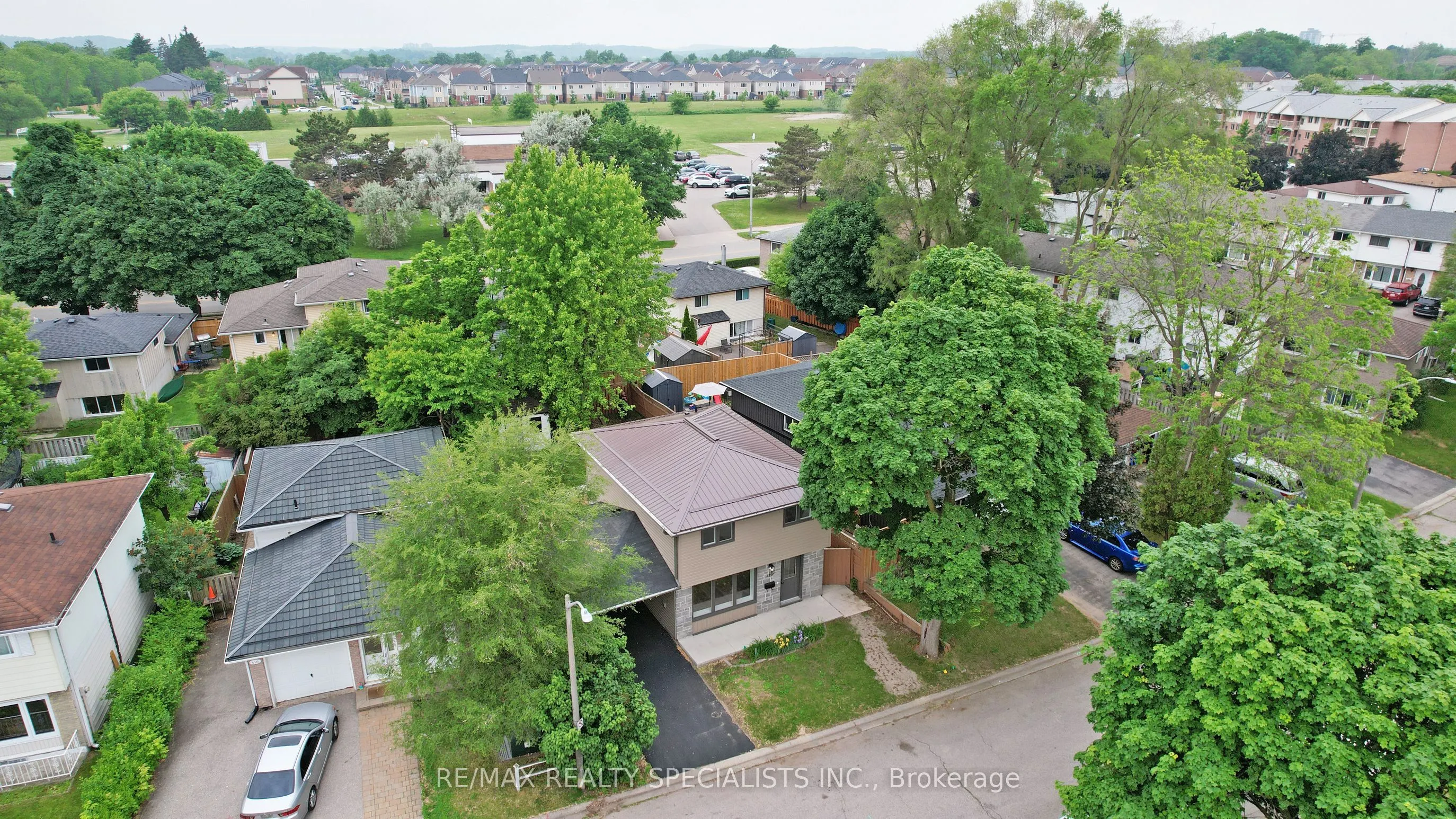 410 Pinetree Crescent