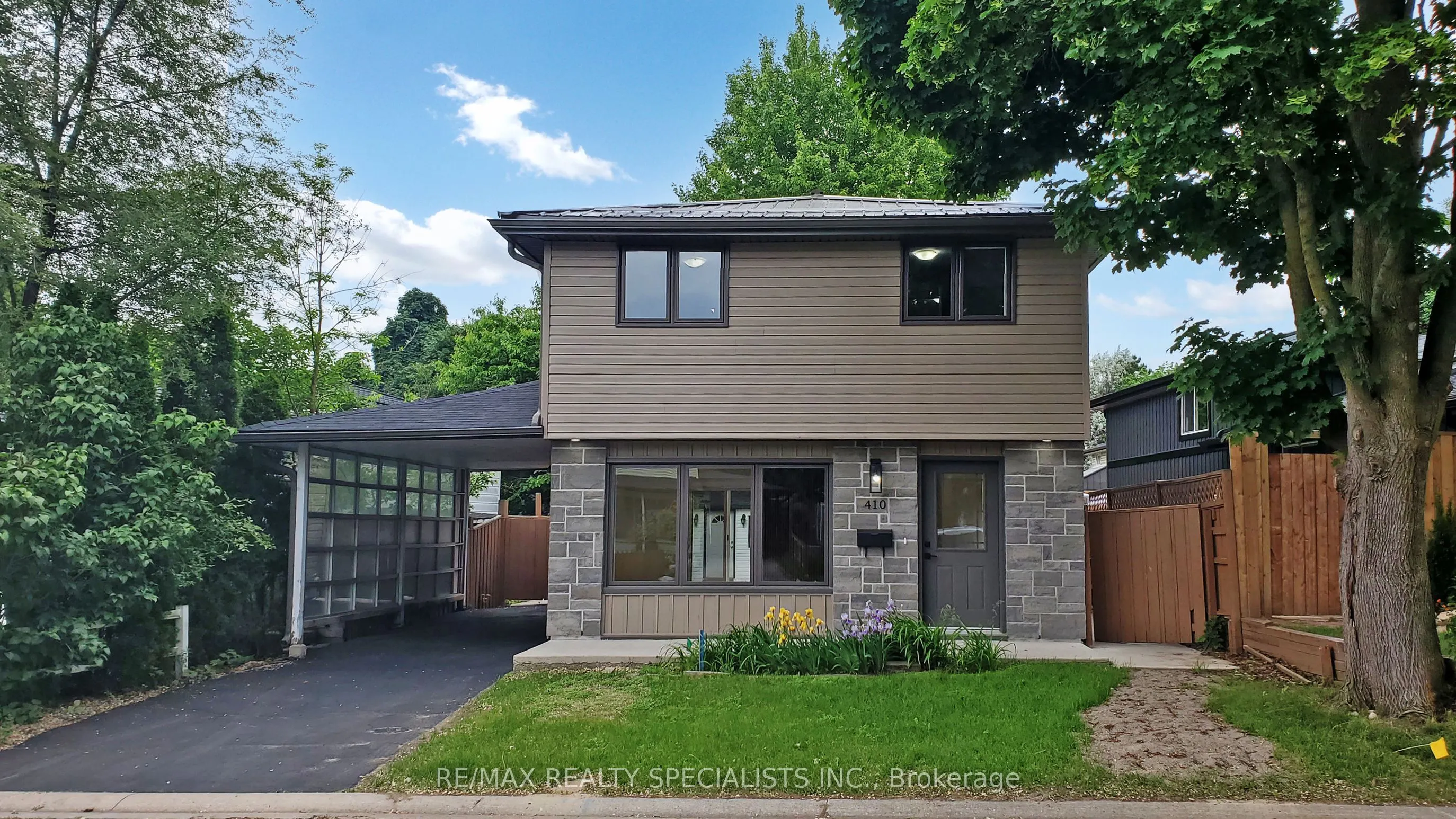 410 Pinetree Crescent