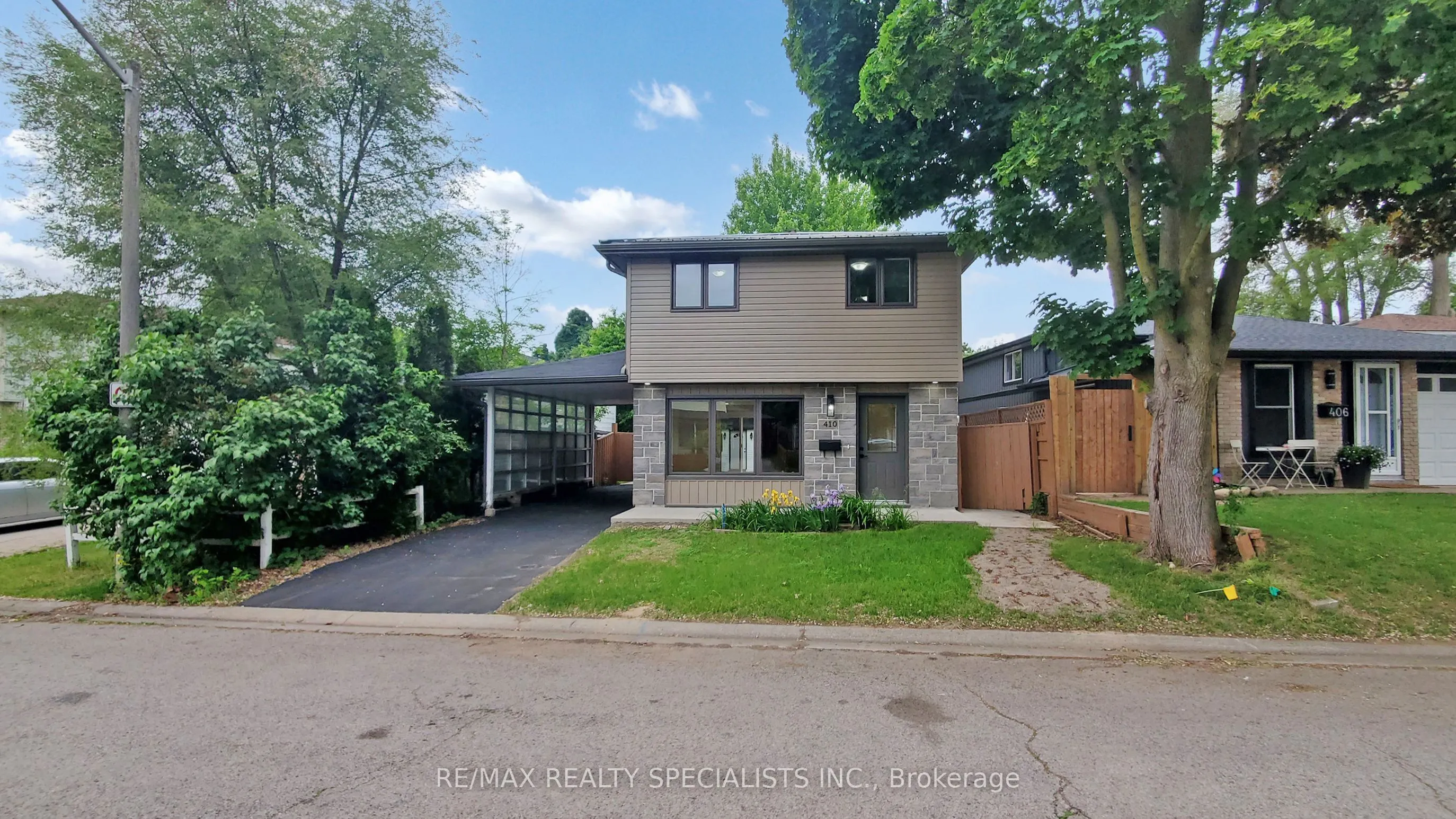410 Pinetree Crescent