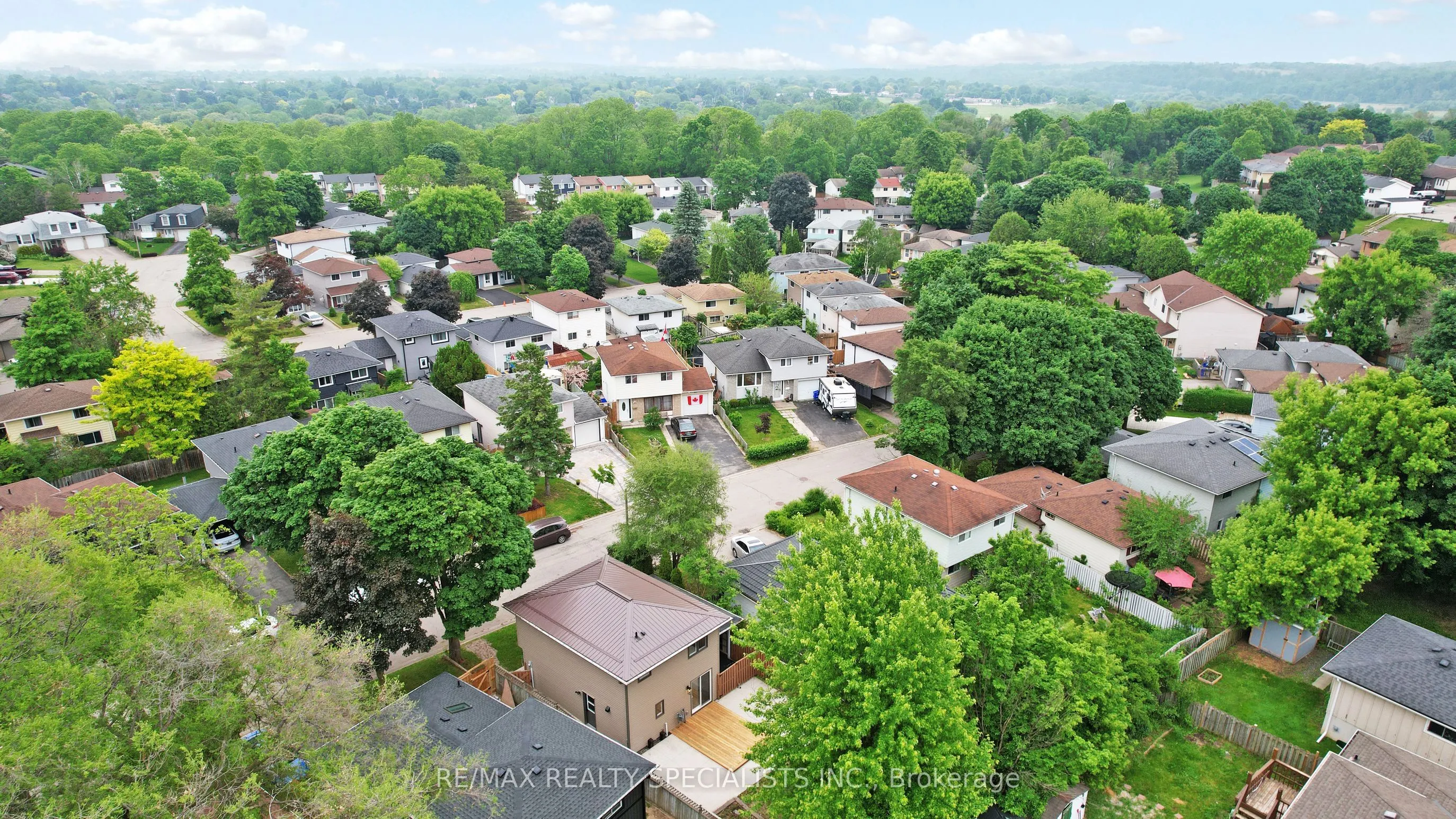 410 Pinetree Crescent