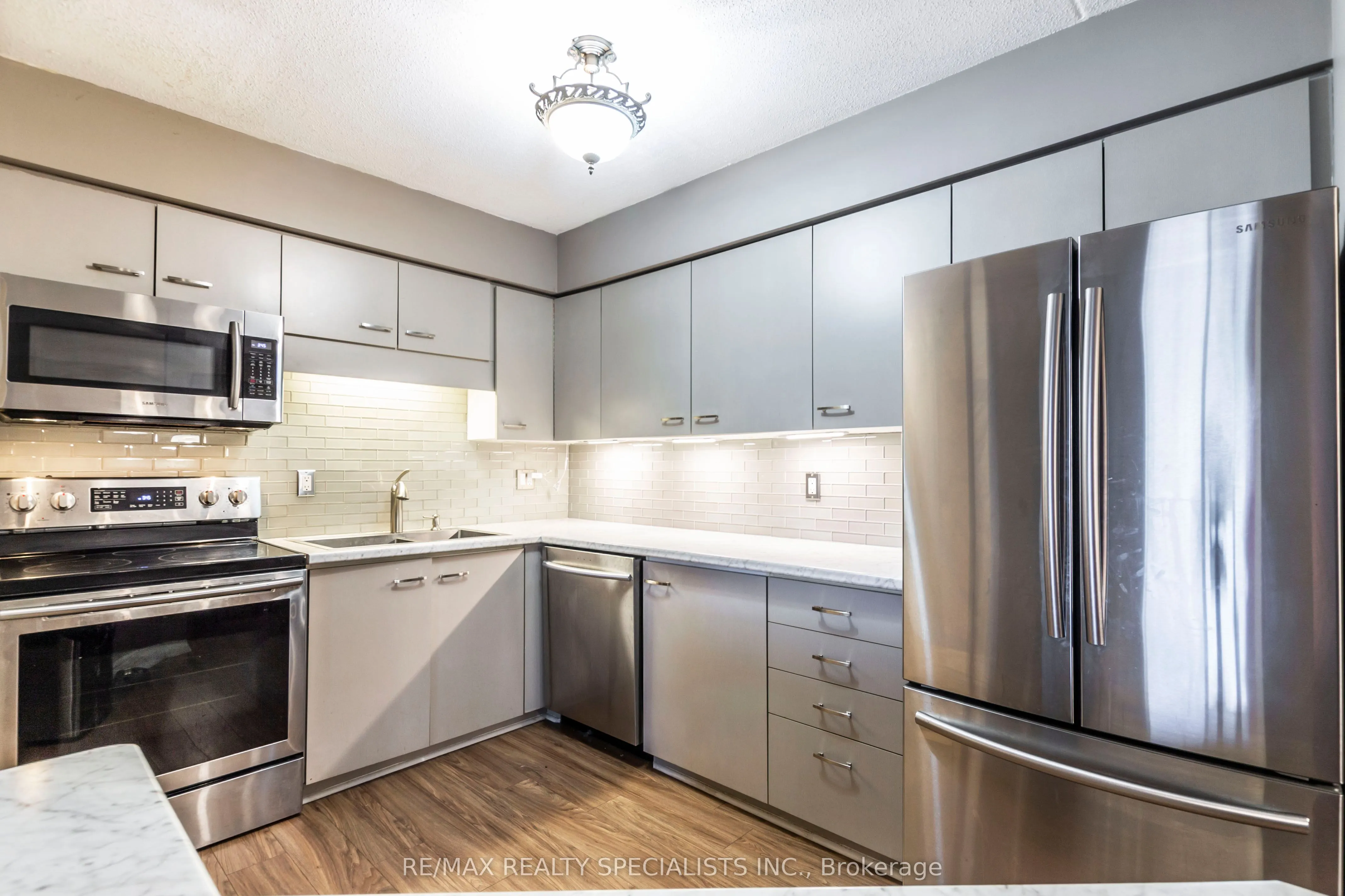 3085 Kingsway Drive, #52