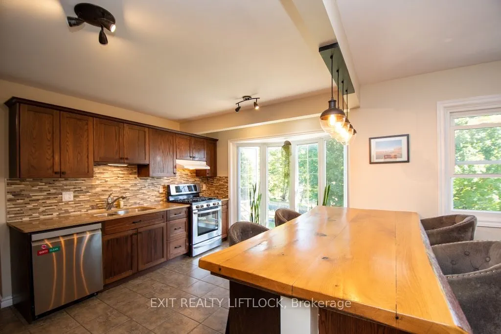 1456 Firwood Crescent