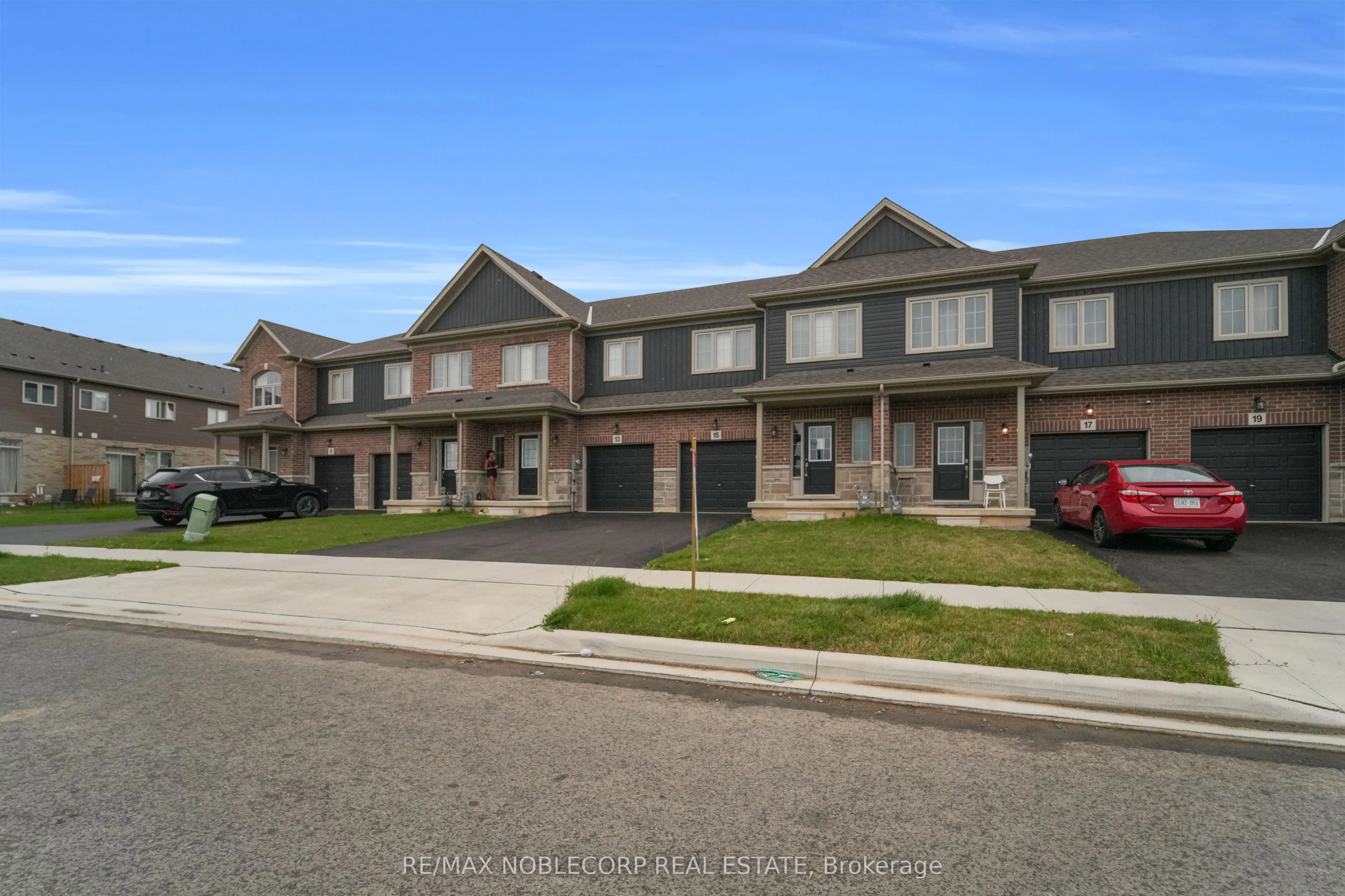 15 Lloyd Davies Way