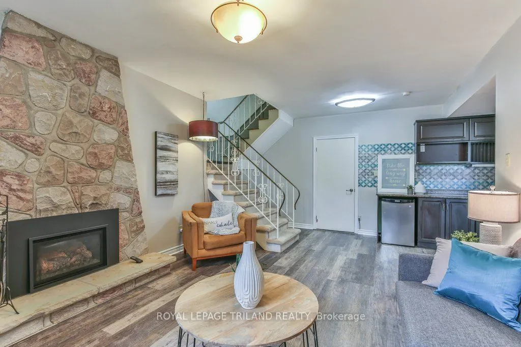 41 FOX MILL Court