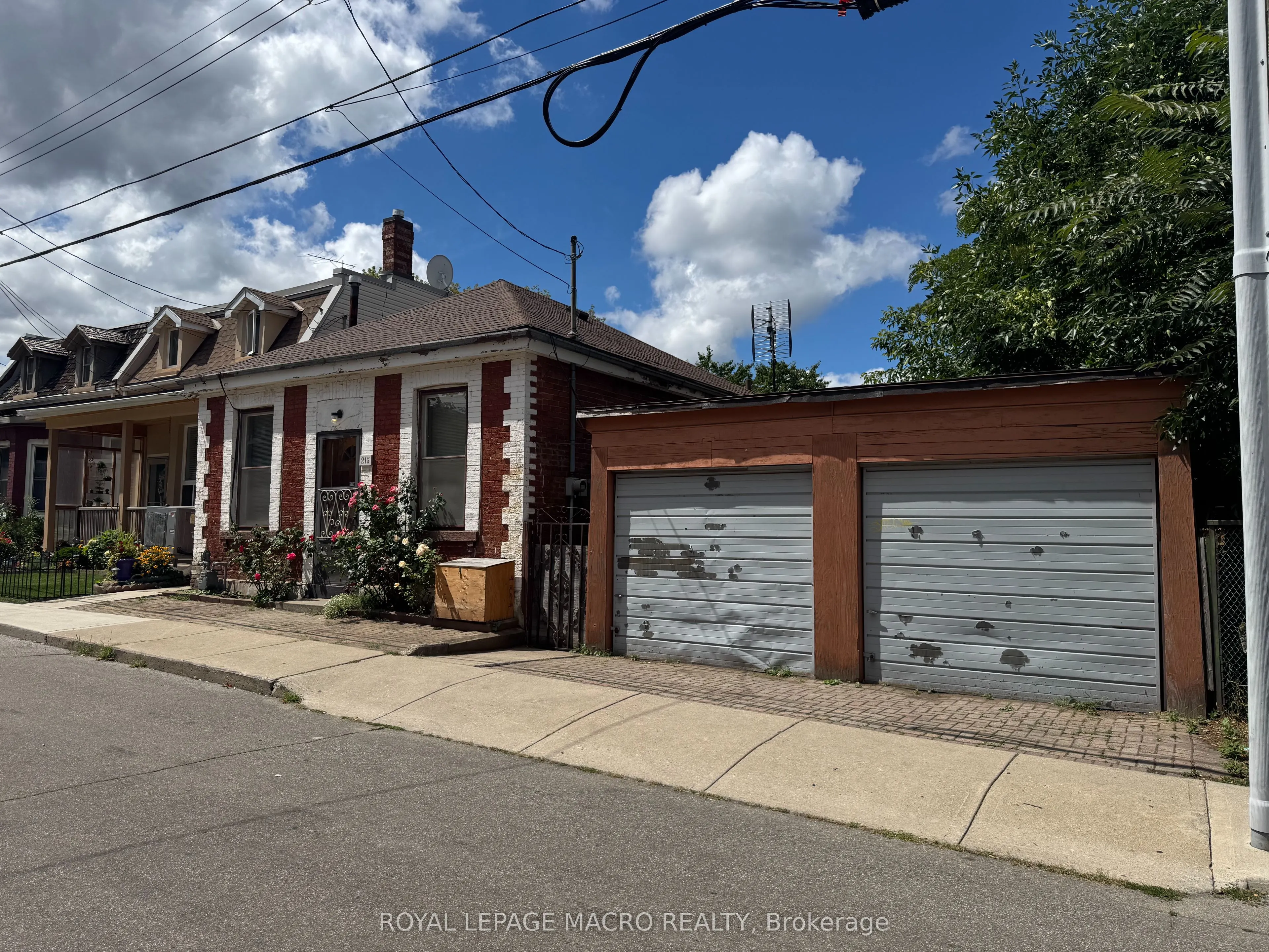 215 Ray Street N