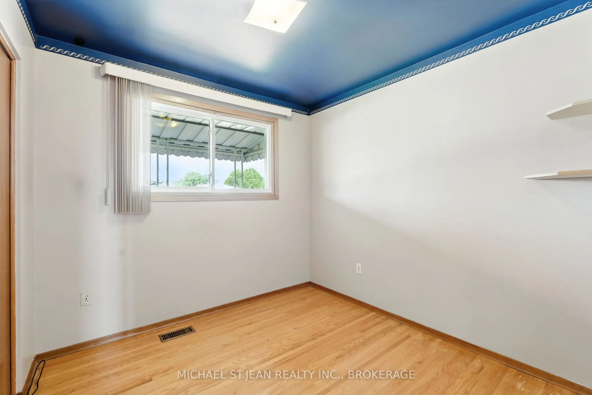 10 Rose Crescent