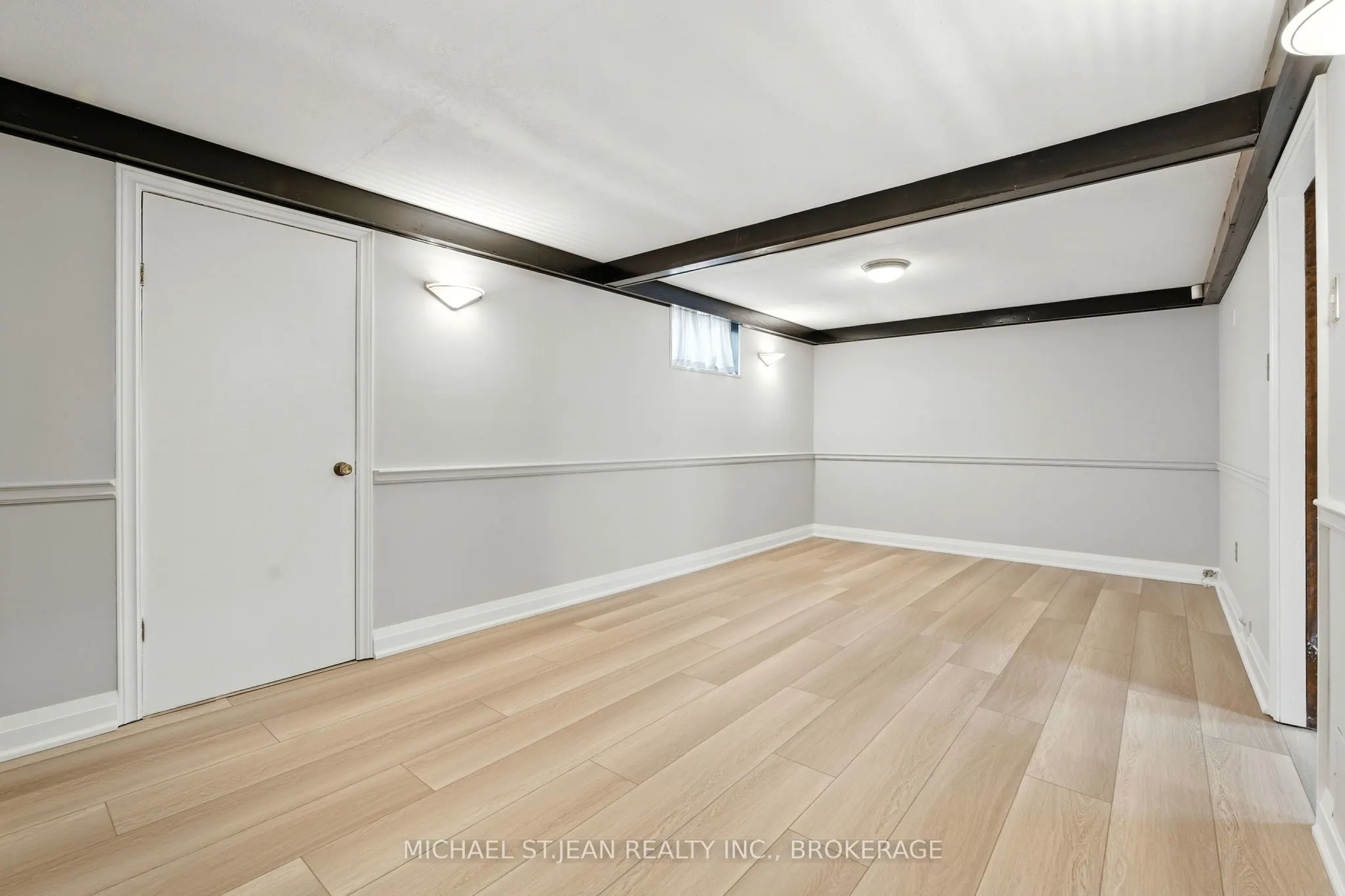 10 Rose Crescent