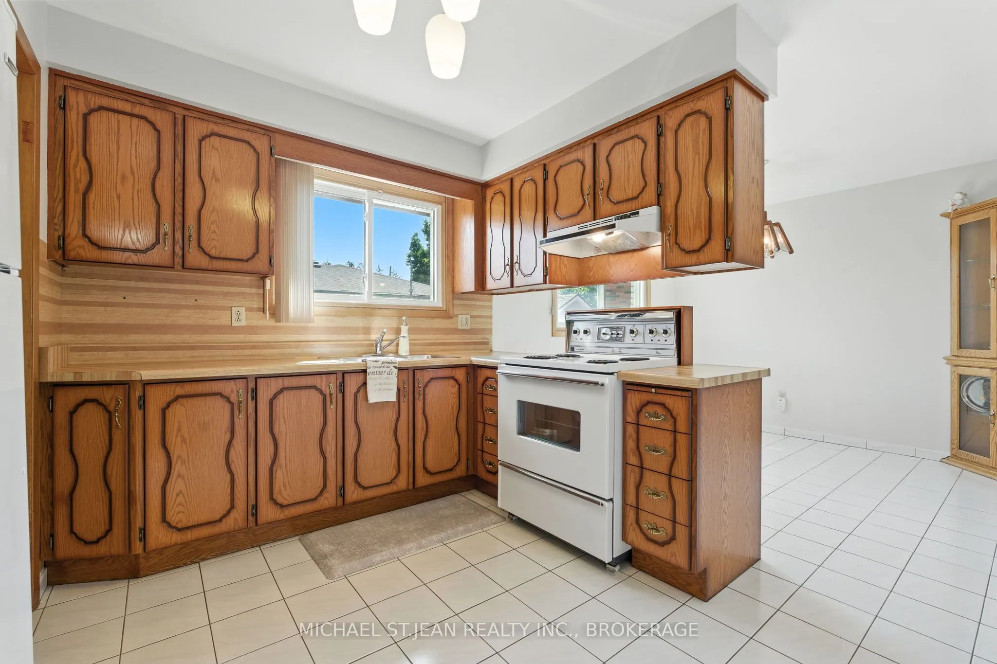10 Rose Crescent