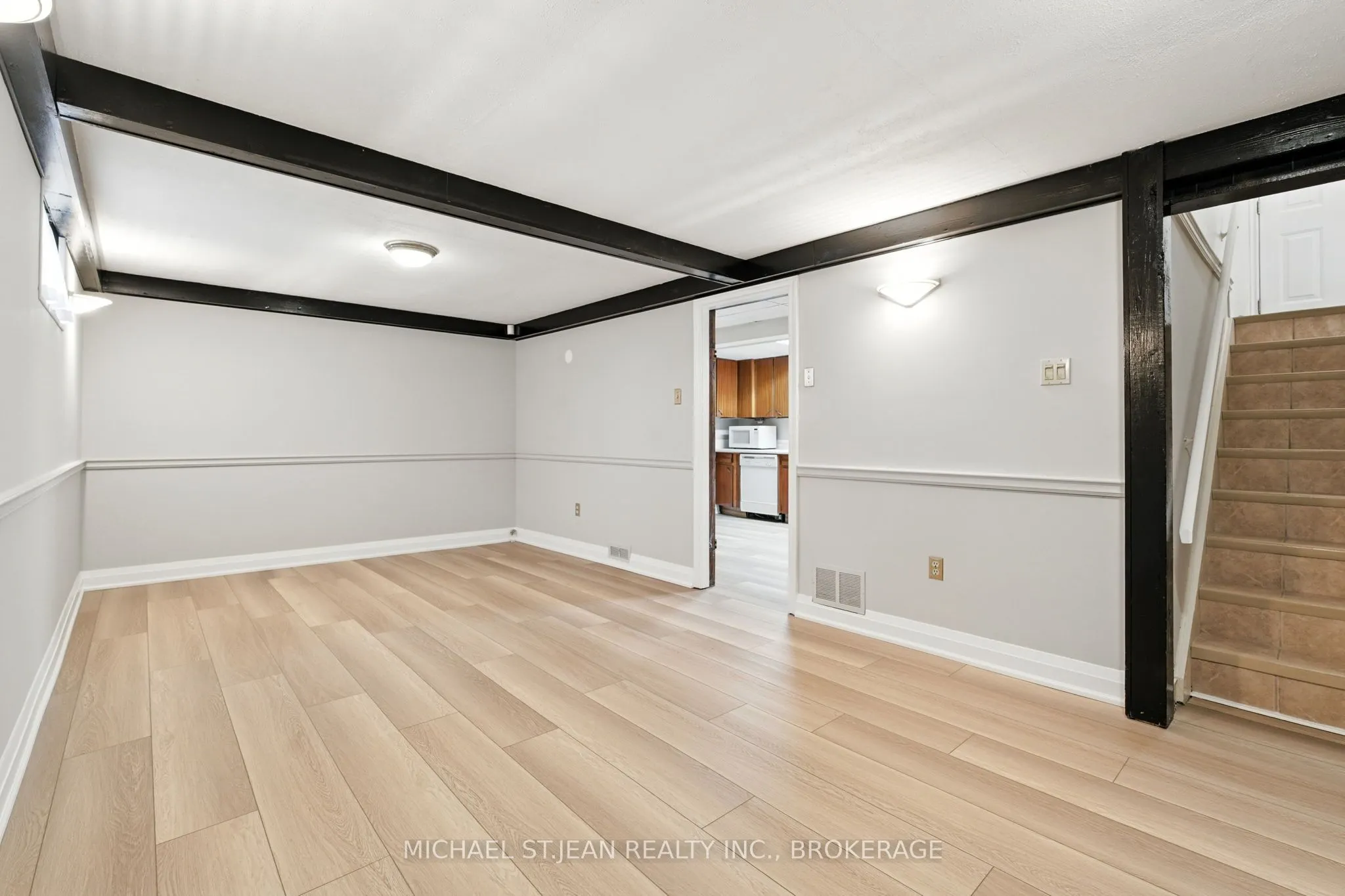 10 Rose Crescent