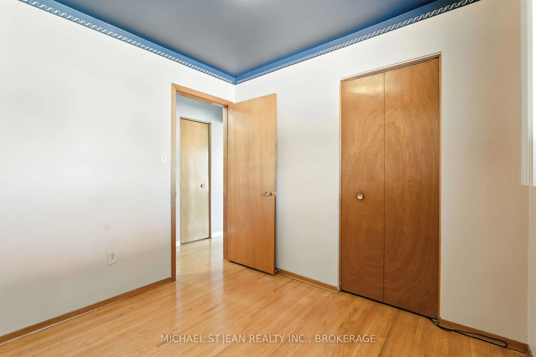 10 Rose Crescent