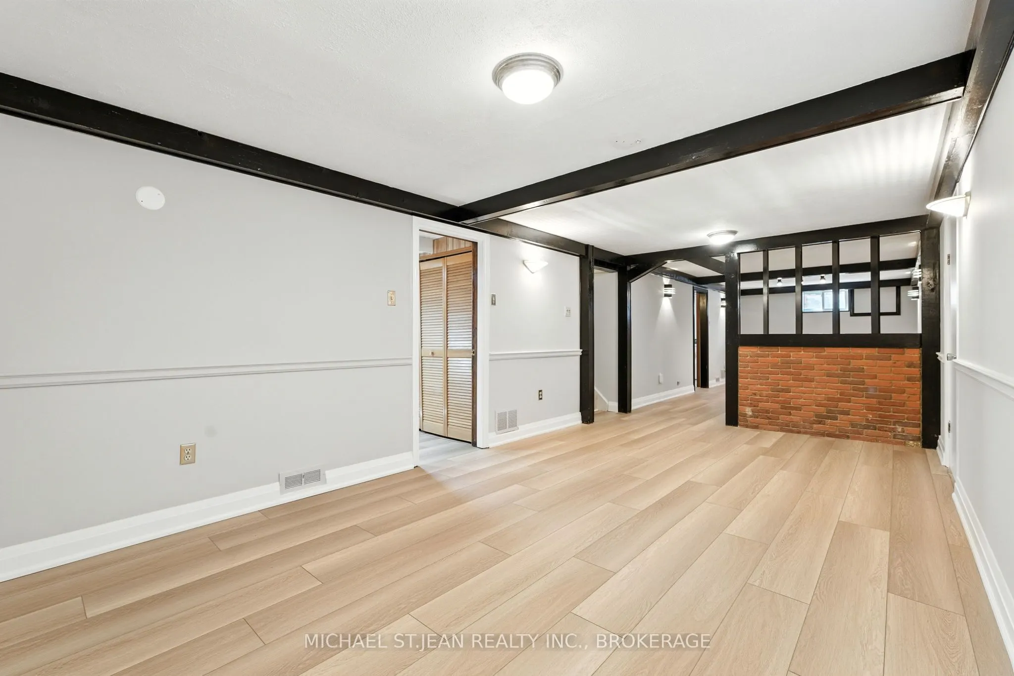 10 Rose Crescent