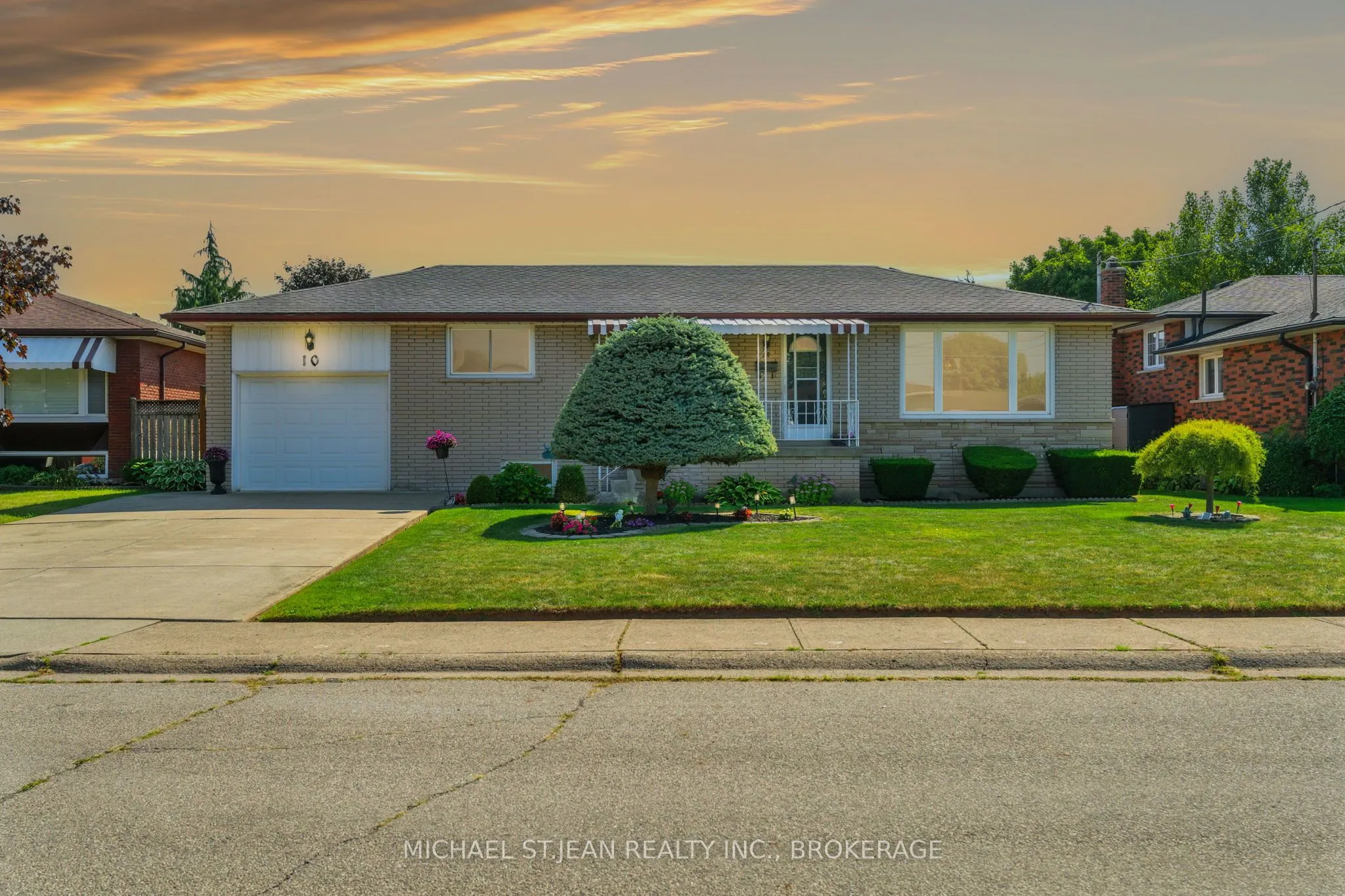 10 Rose Crescent