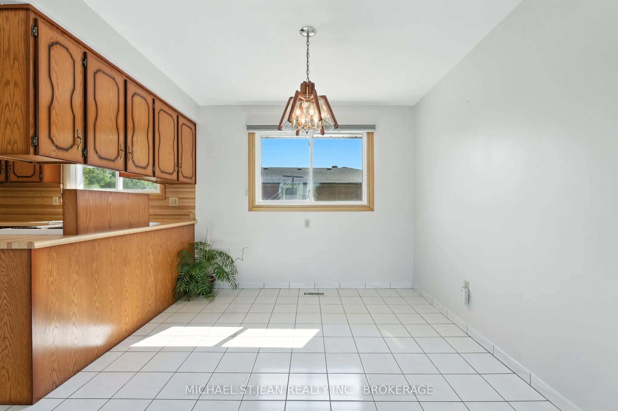 10 Rose Crescent