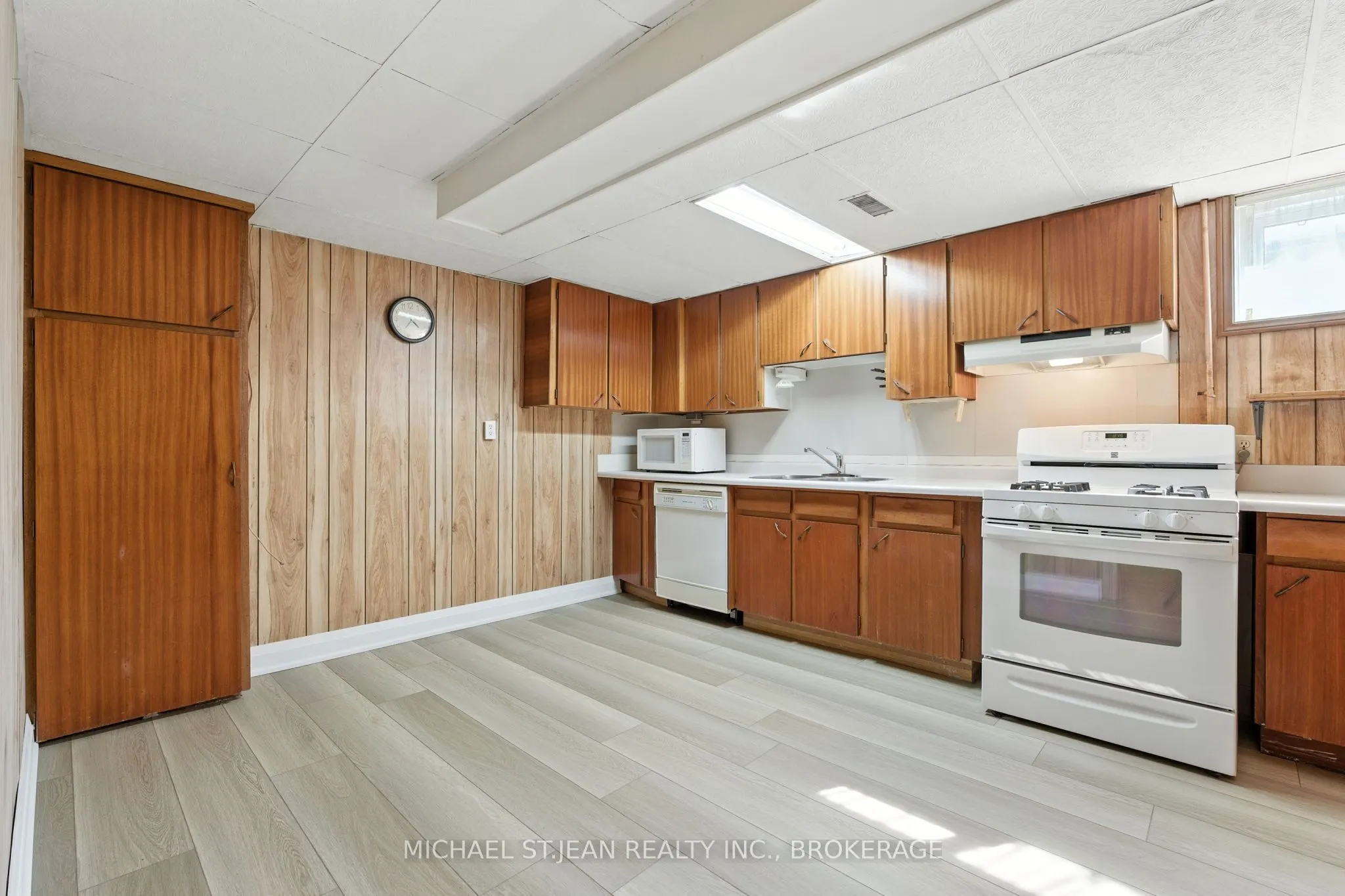 10 Rose Crescent