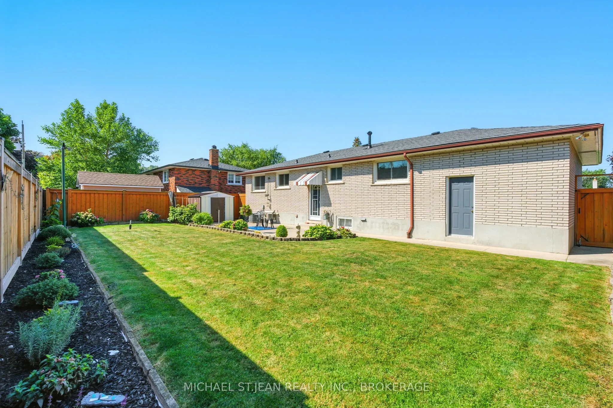 10 Rose Crescent