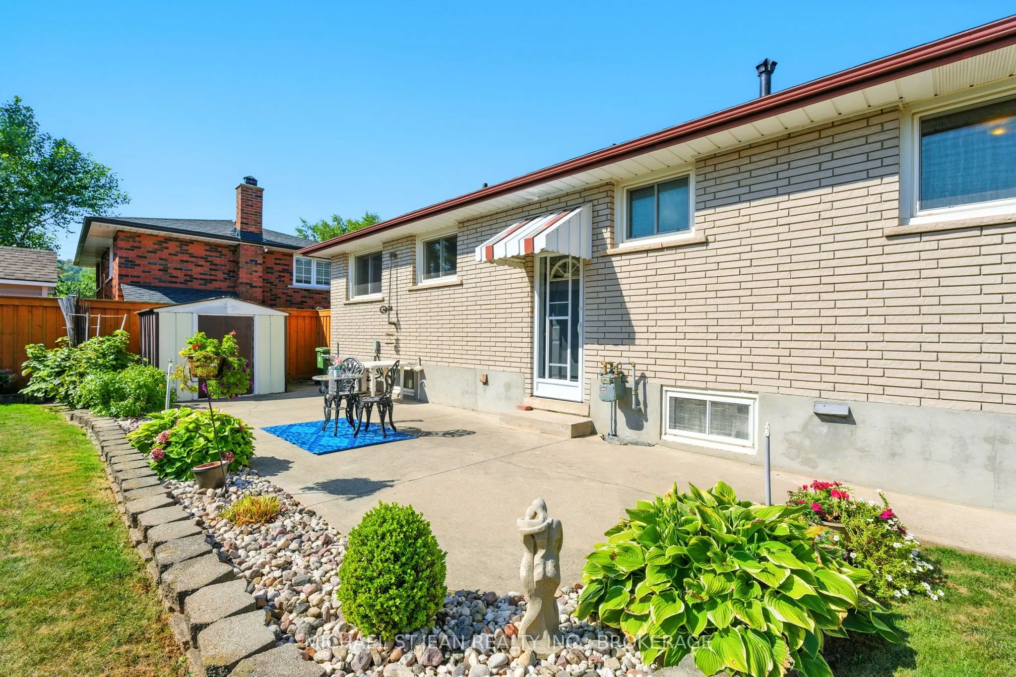 10 Rose Crescent