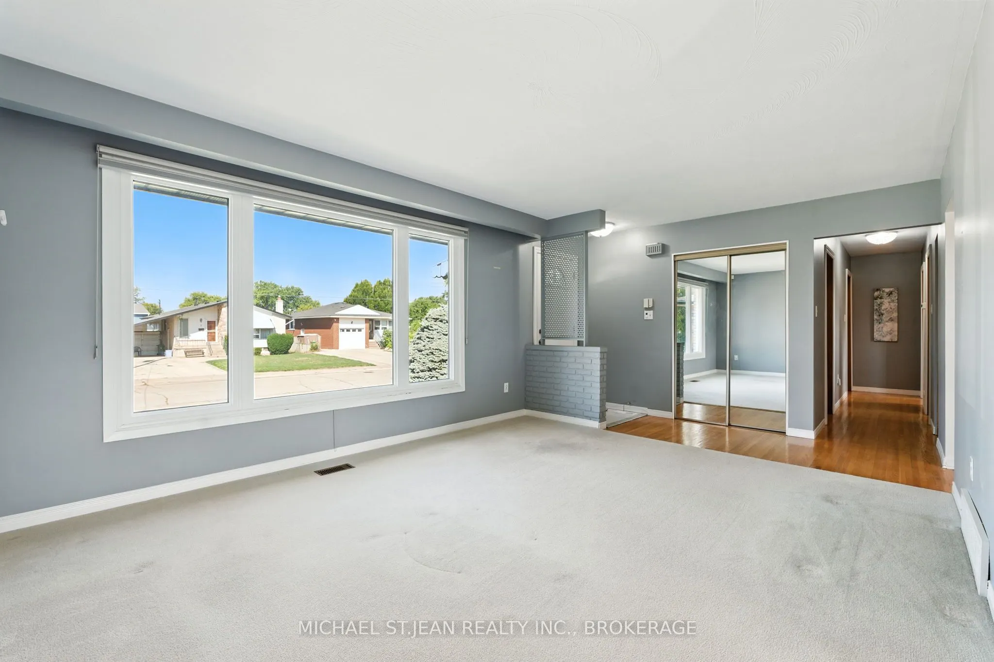 10 Rose Crescent