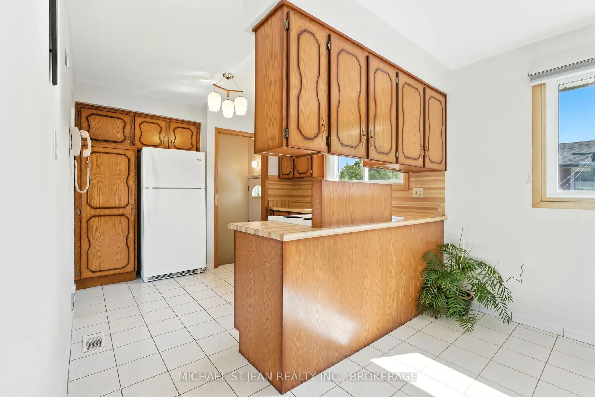 10 Rose Crescent