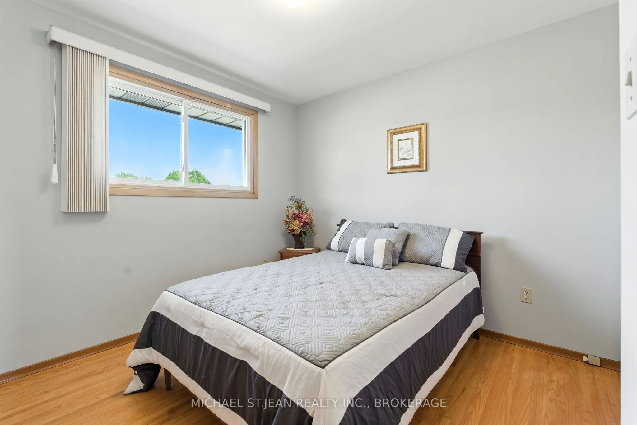 10 Rose Crescent