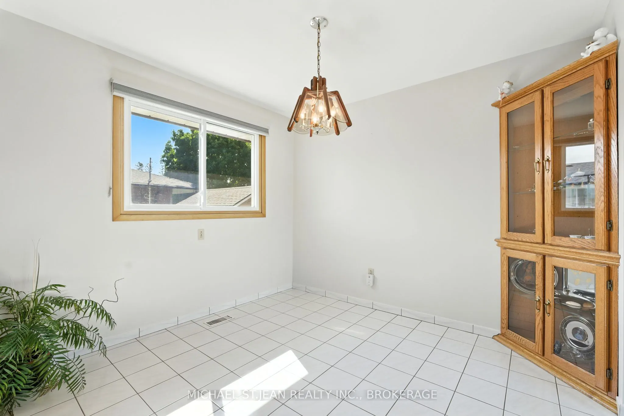 10 Rose Crescent