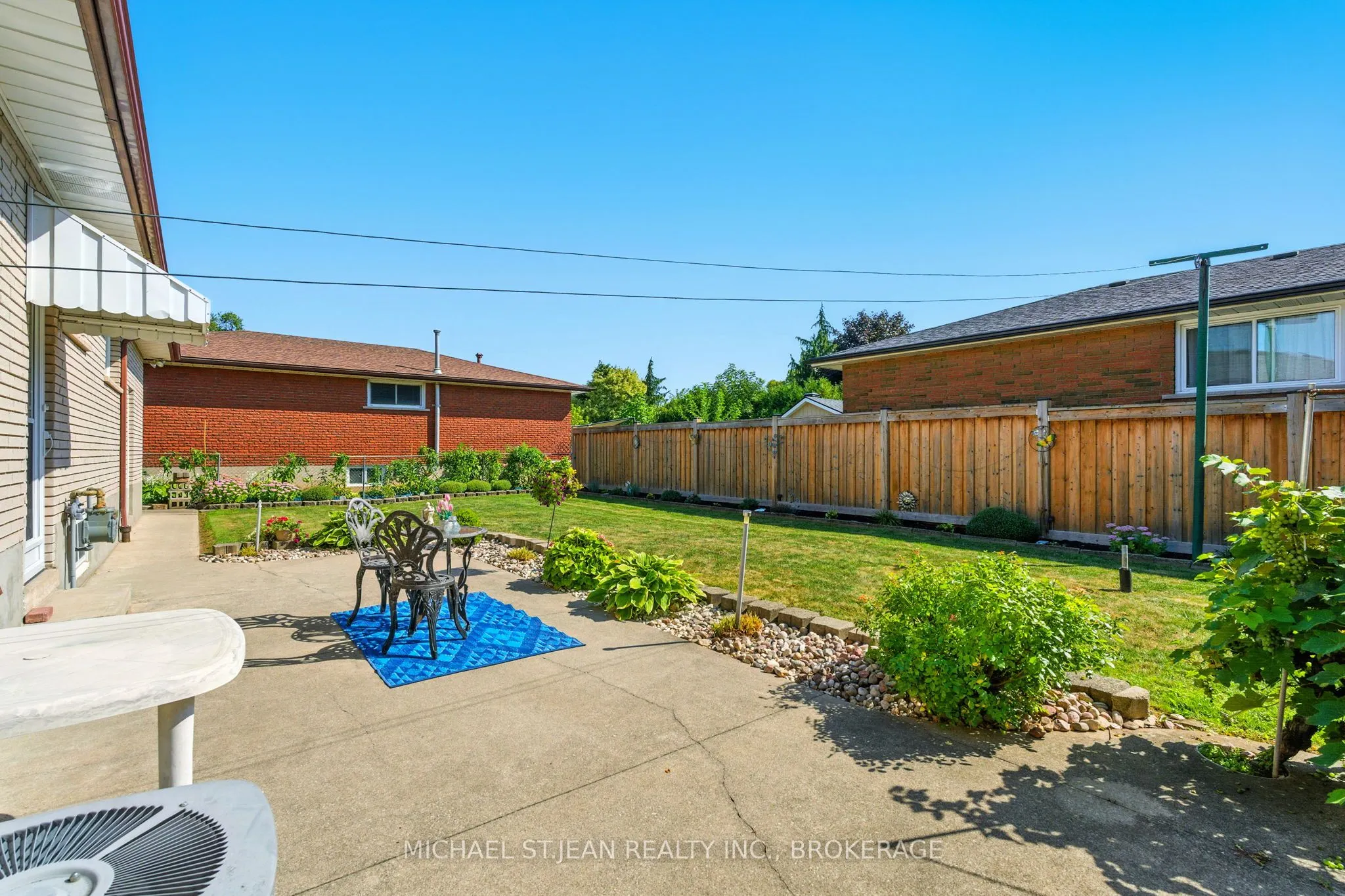 10 Rose Crescent