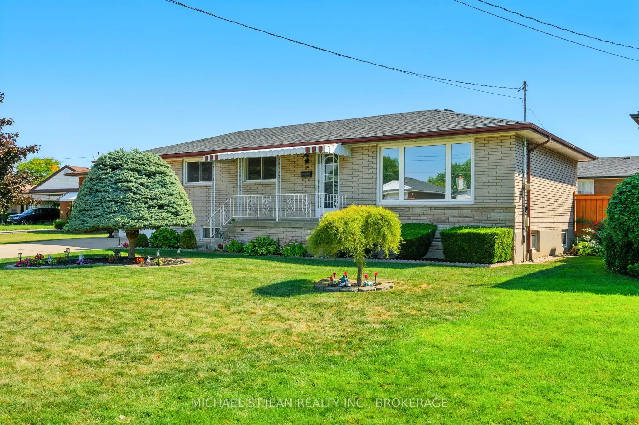 10 Rose Crescent