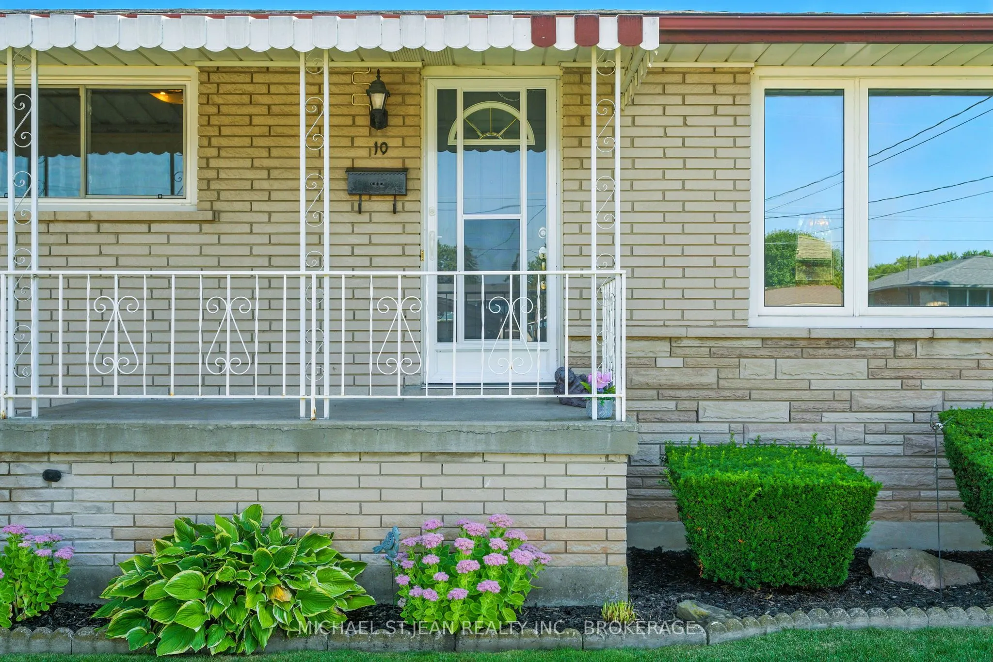10 Rose Crescent