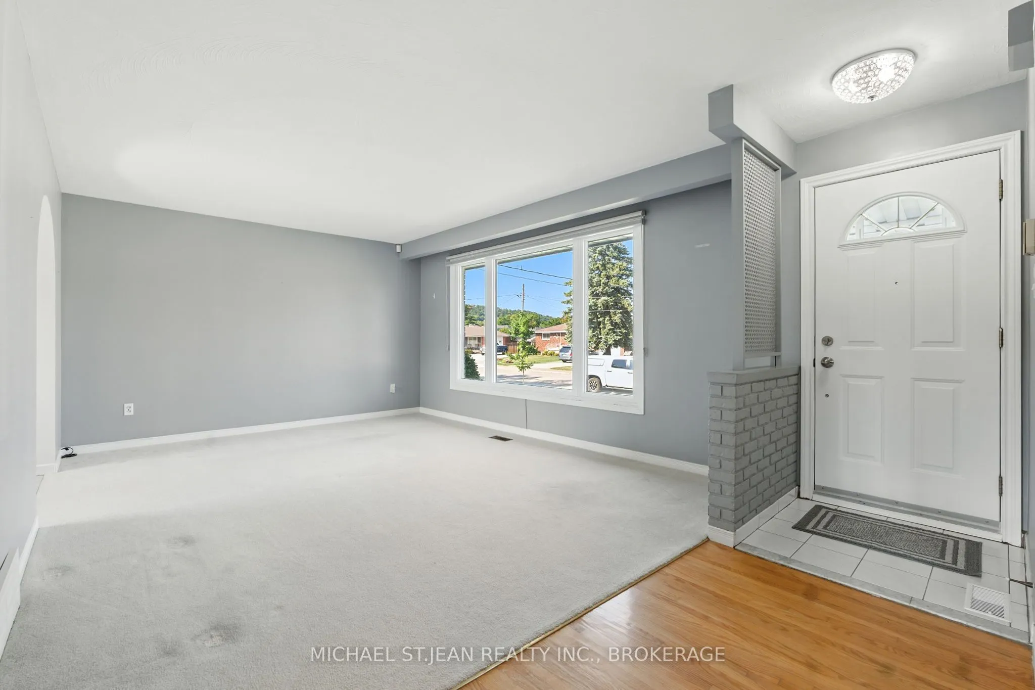 10 Rose Crescent
