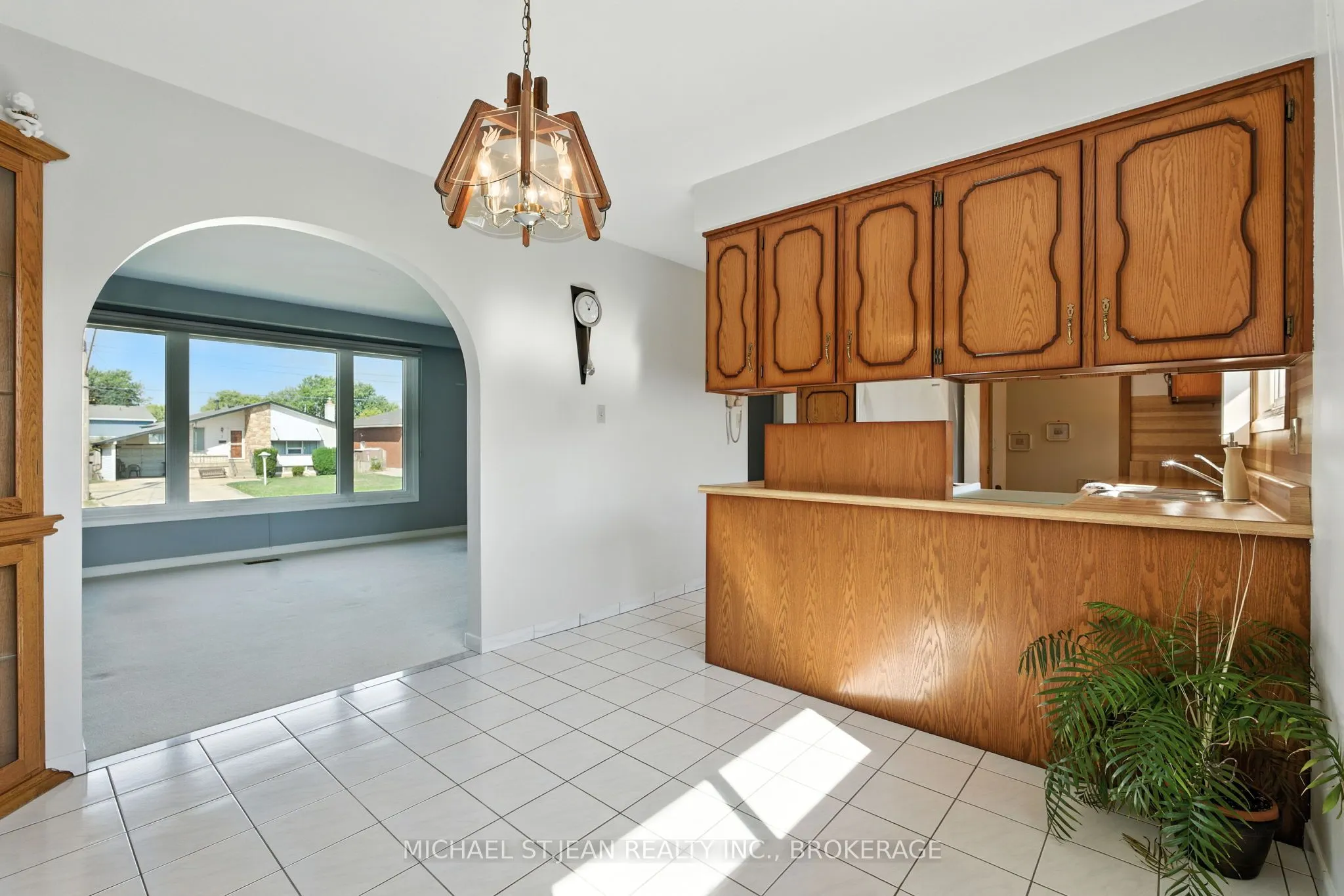 10 Rose Crescent