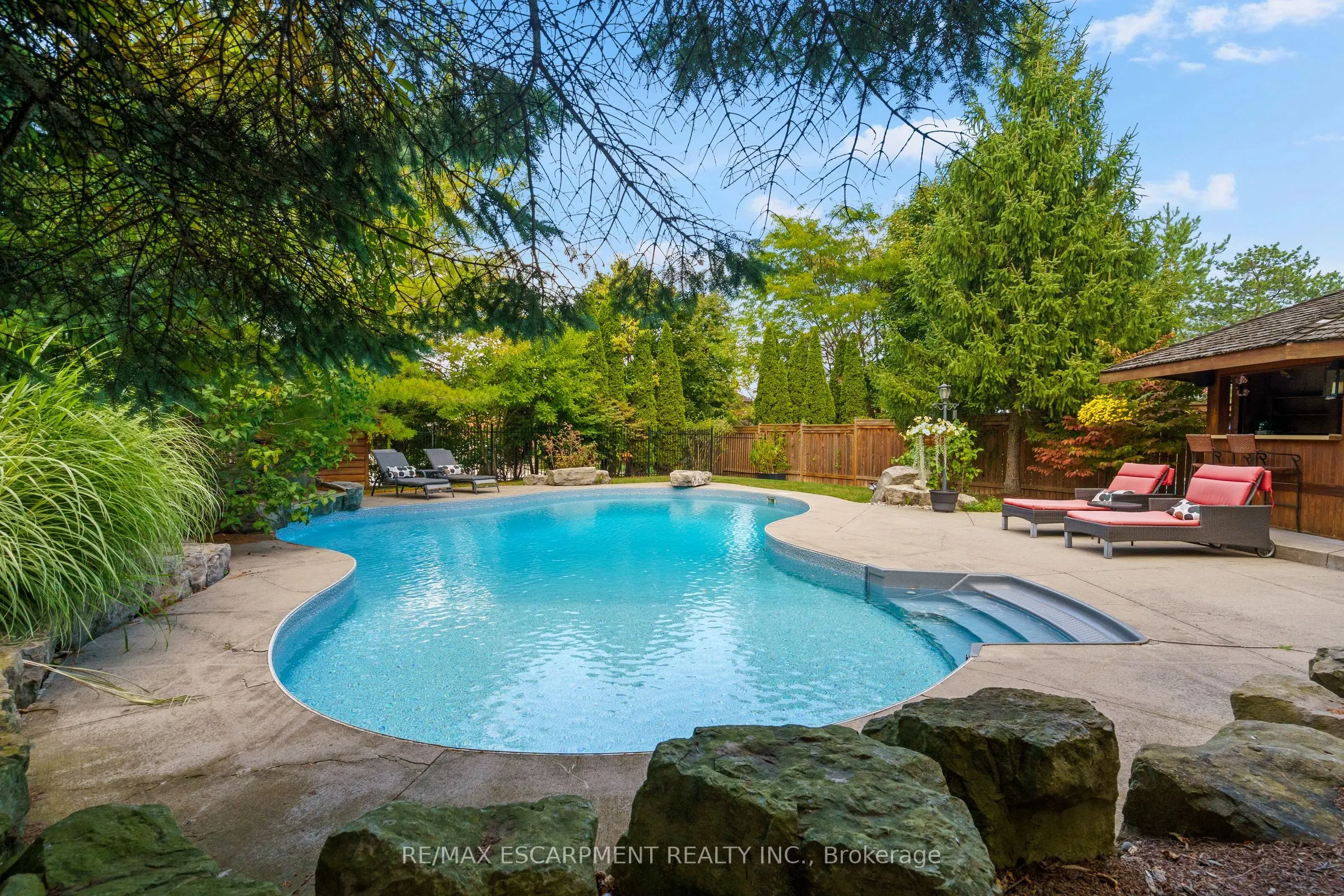 3 Maplehurst Ridge