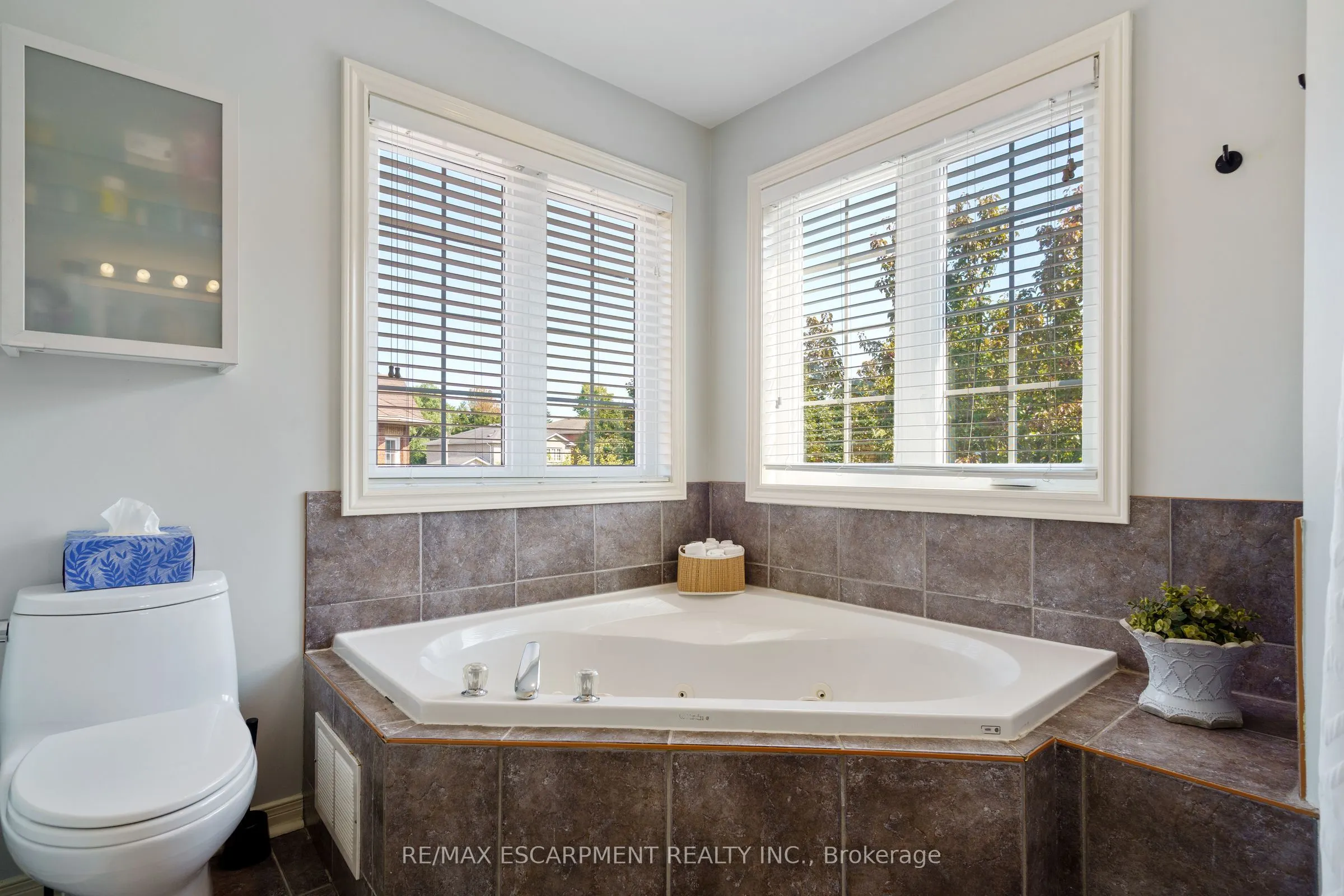 3 Maplehurst Ridge